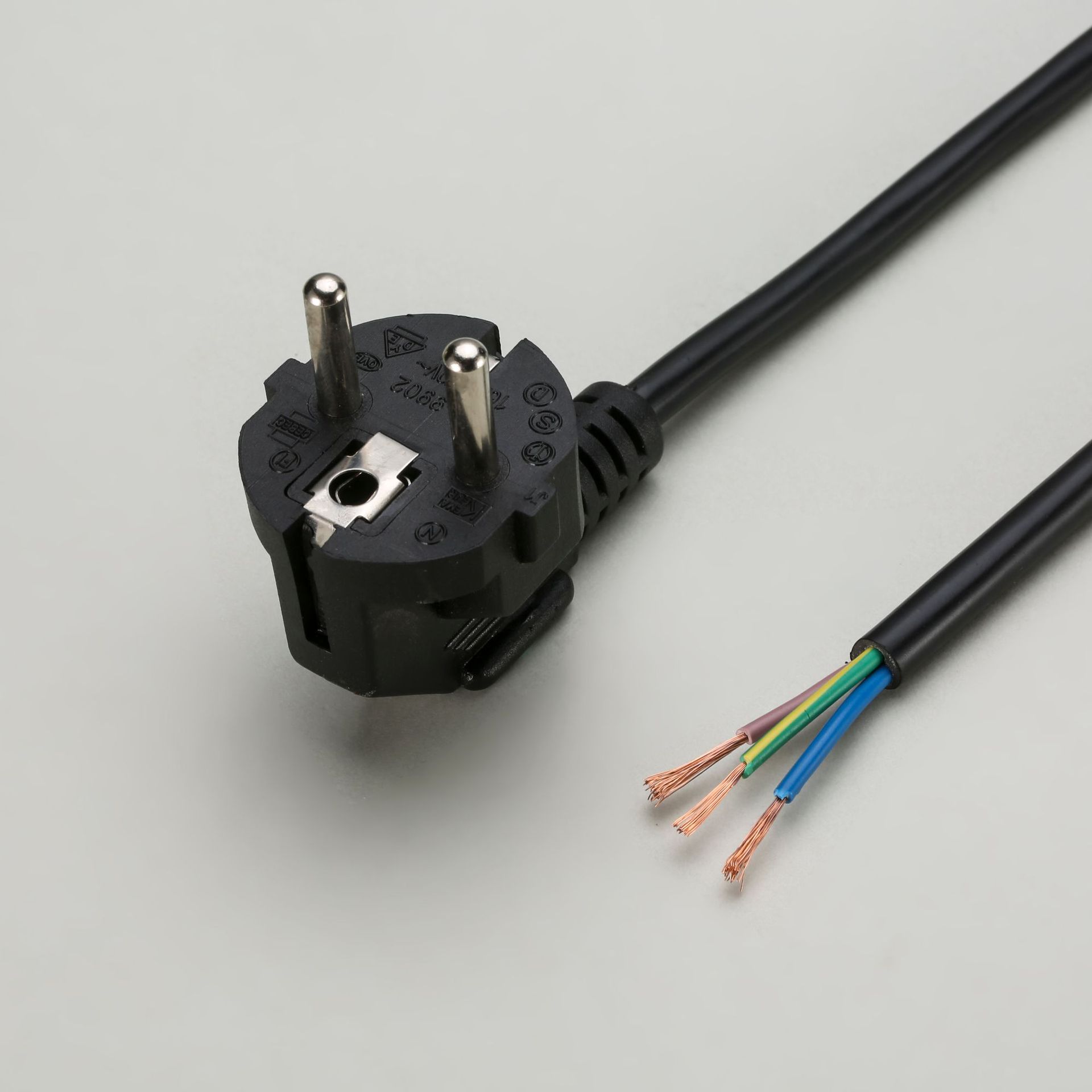 75平方1.5米欧规单头三芯插头电源线