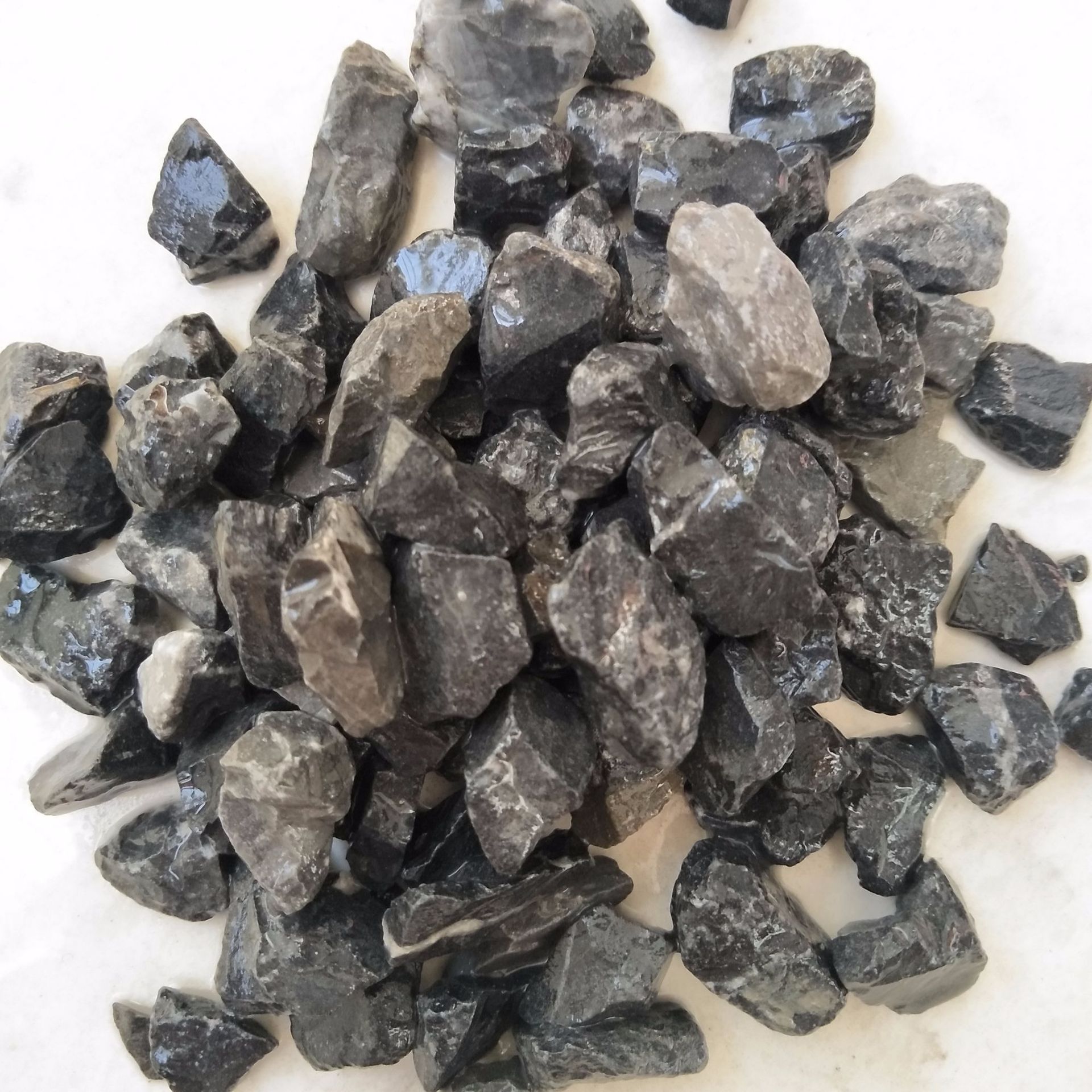 厂家供应玄武岩机制石子 建筑铺路玄武岩碎石 高速公路用石子