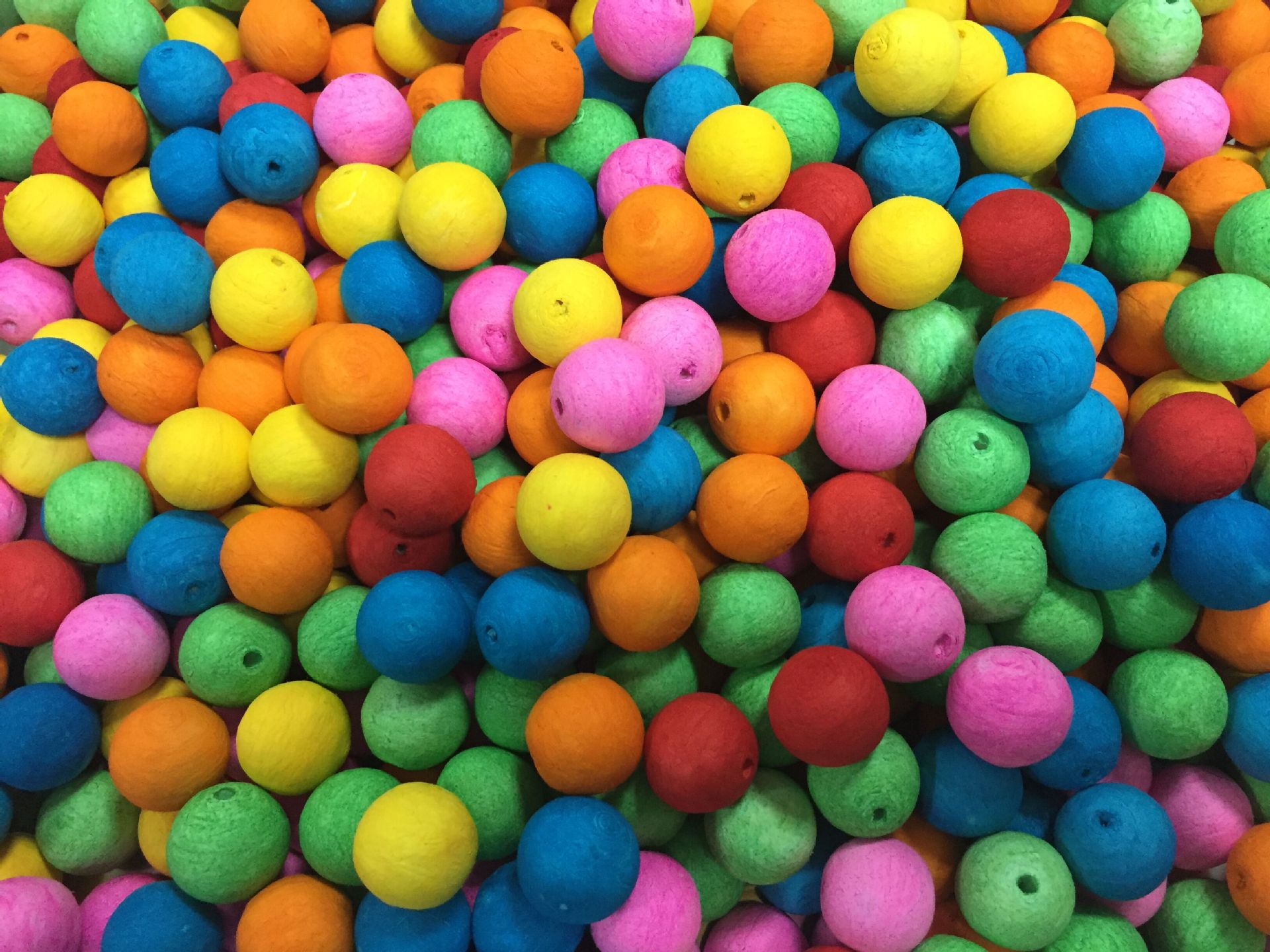 大量供应高品质-白色或彩色纸球,纸波,纸管