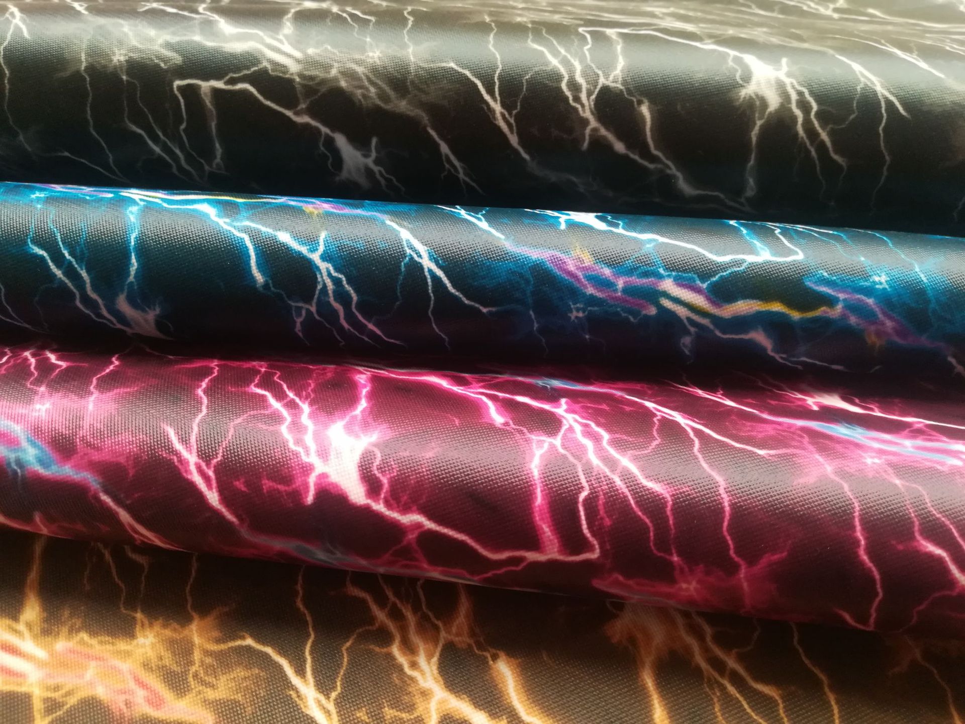 厂价直销闪电纹彩色霹雳图化妆包餐具袋墙面装饰流行花型皮革