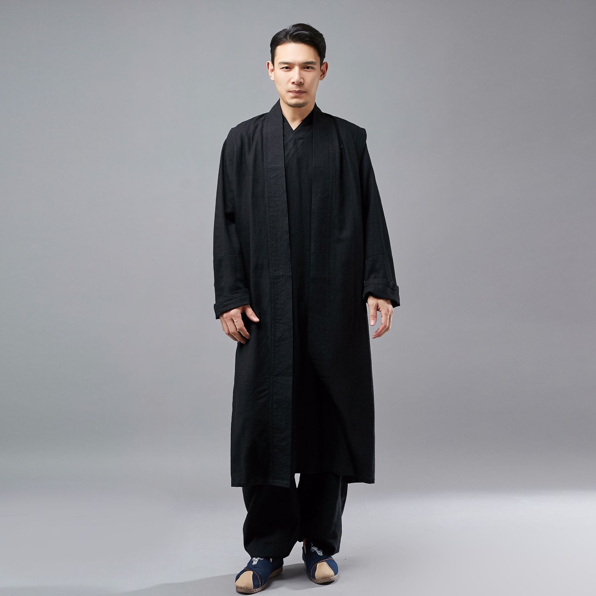 柔软垂坠 可以单穿 也可以搭配模特穿的长衫和裤子 尺寸: 衣长 肩宽