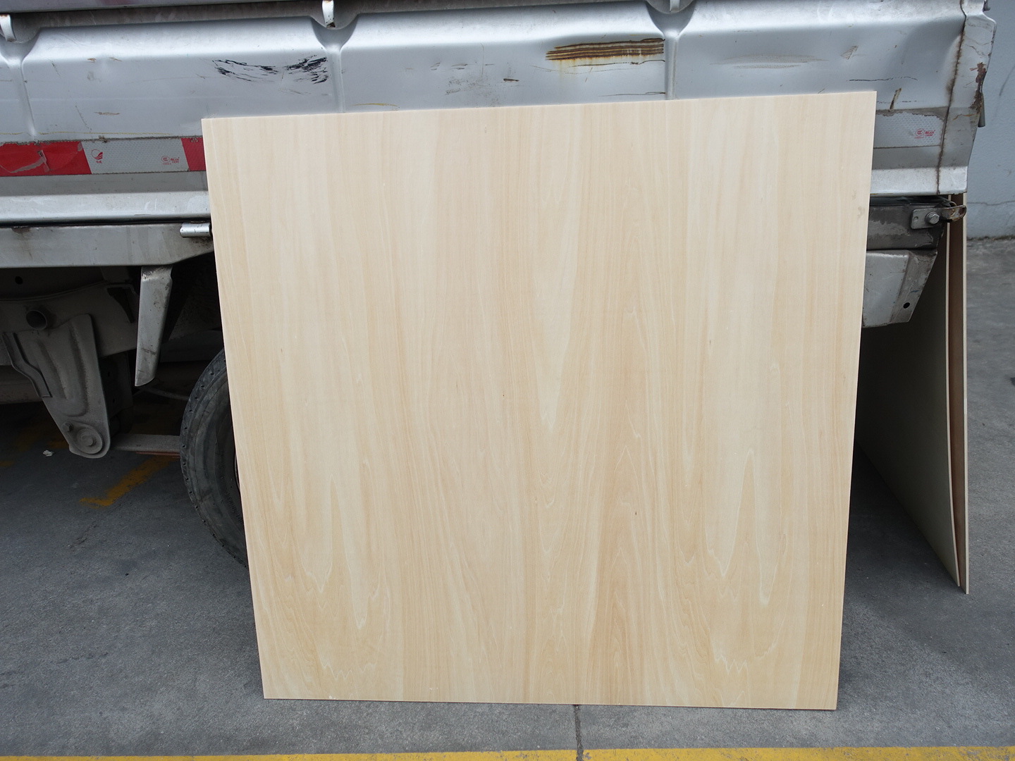 雕刻等(经济型)美术画材,实心绘图板,画板,木产品用途:变形,木纹细,易