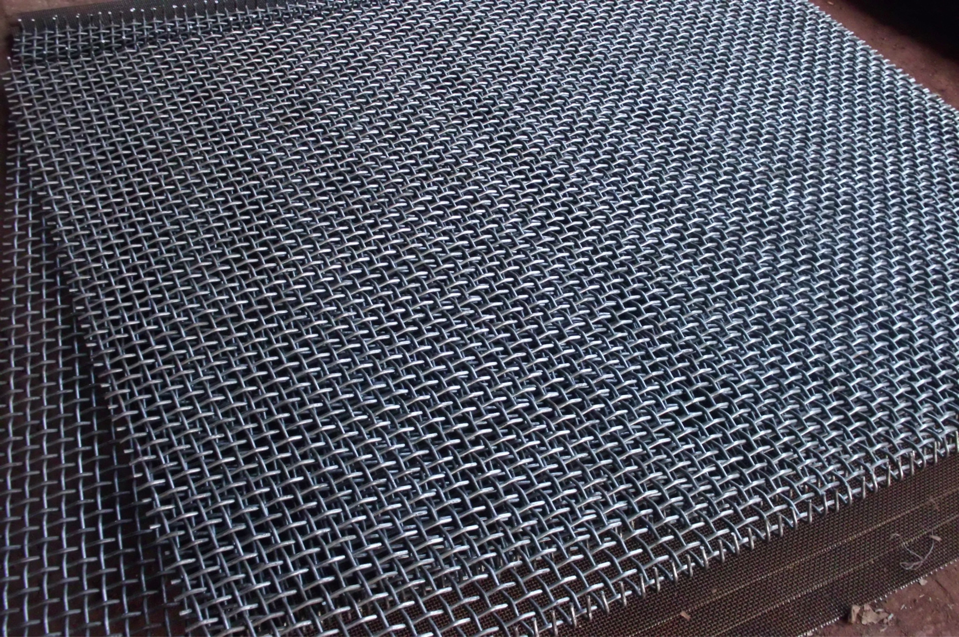 泰鑫机械厂供应振动筛筛网,矿山锰钢编织网,筛沙机筛网,筛网