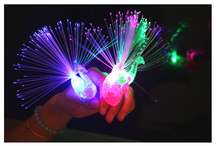 发光孔雀手指灯夜市夜光地摊进货货源儿童玩具地推小礼品闪光戒指