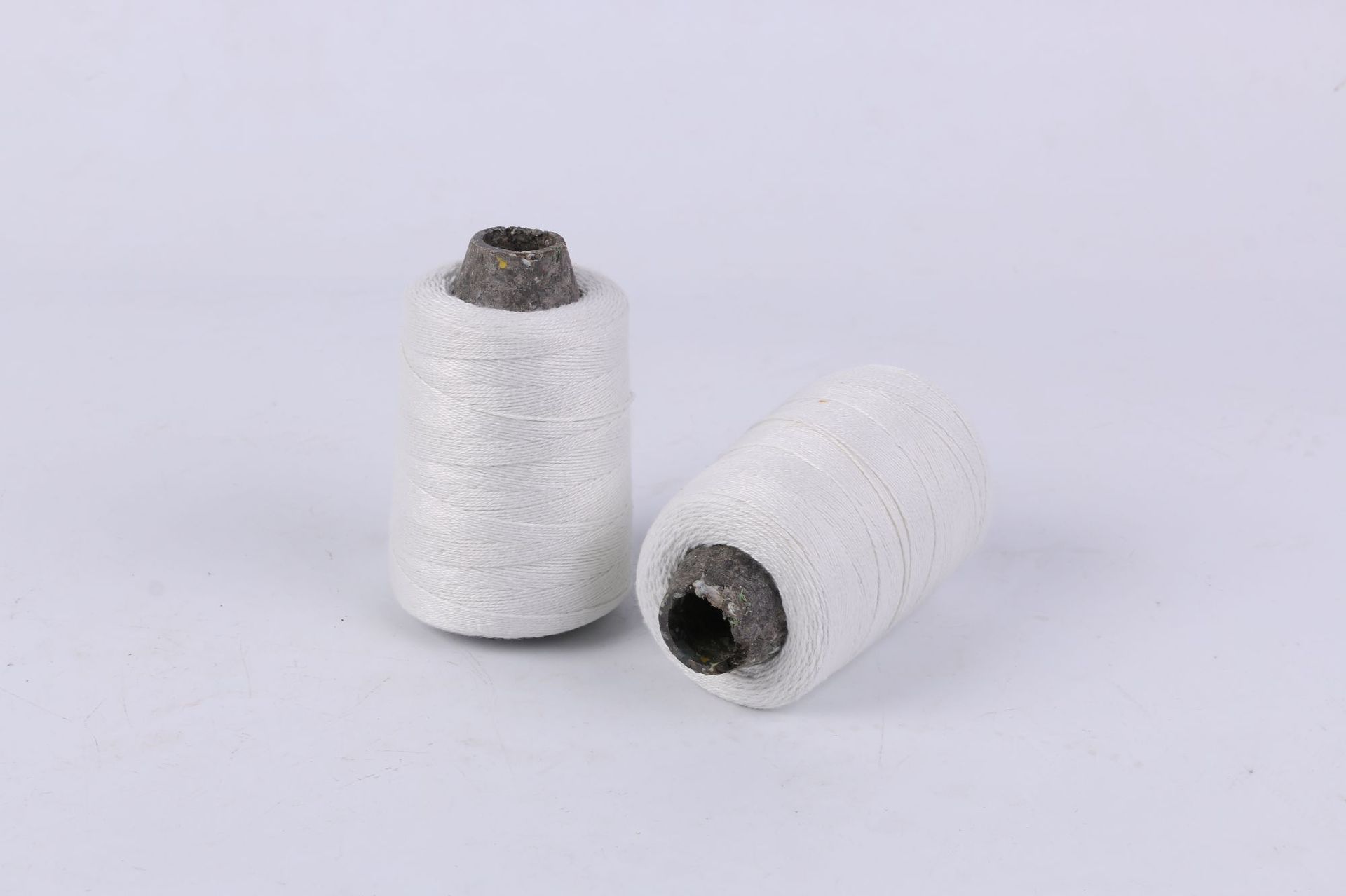 涤纶白色缝纫线 4两缝包线 缝纫机线 绗缝线宝塔线 现货批发