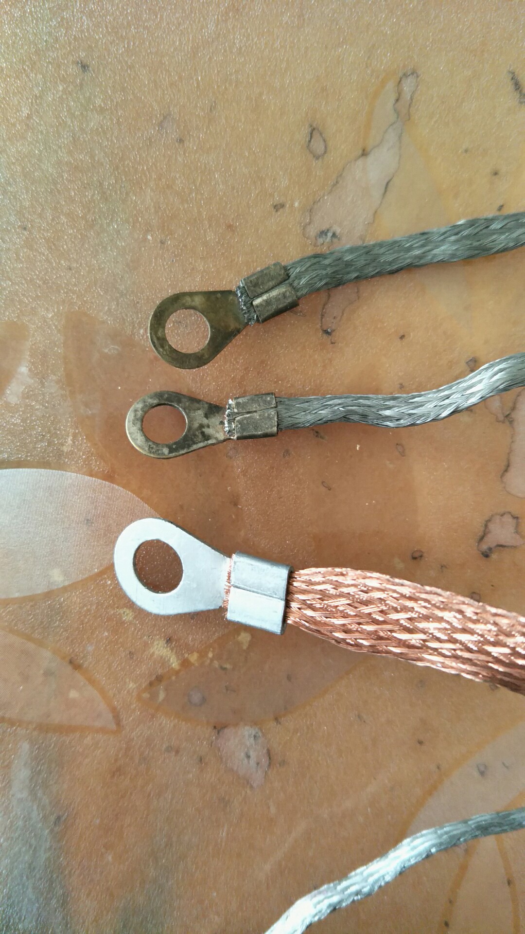 光伏电站防雷接地标准 用角钢做接地极用双色接地线牢固连接