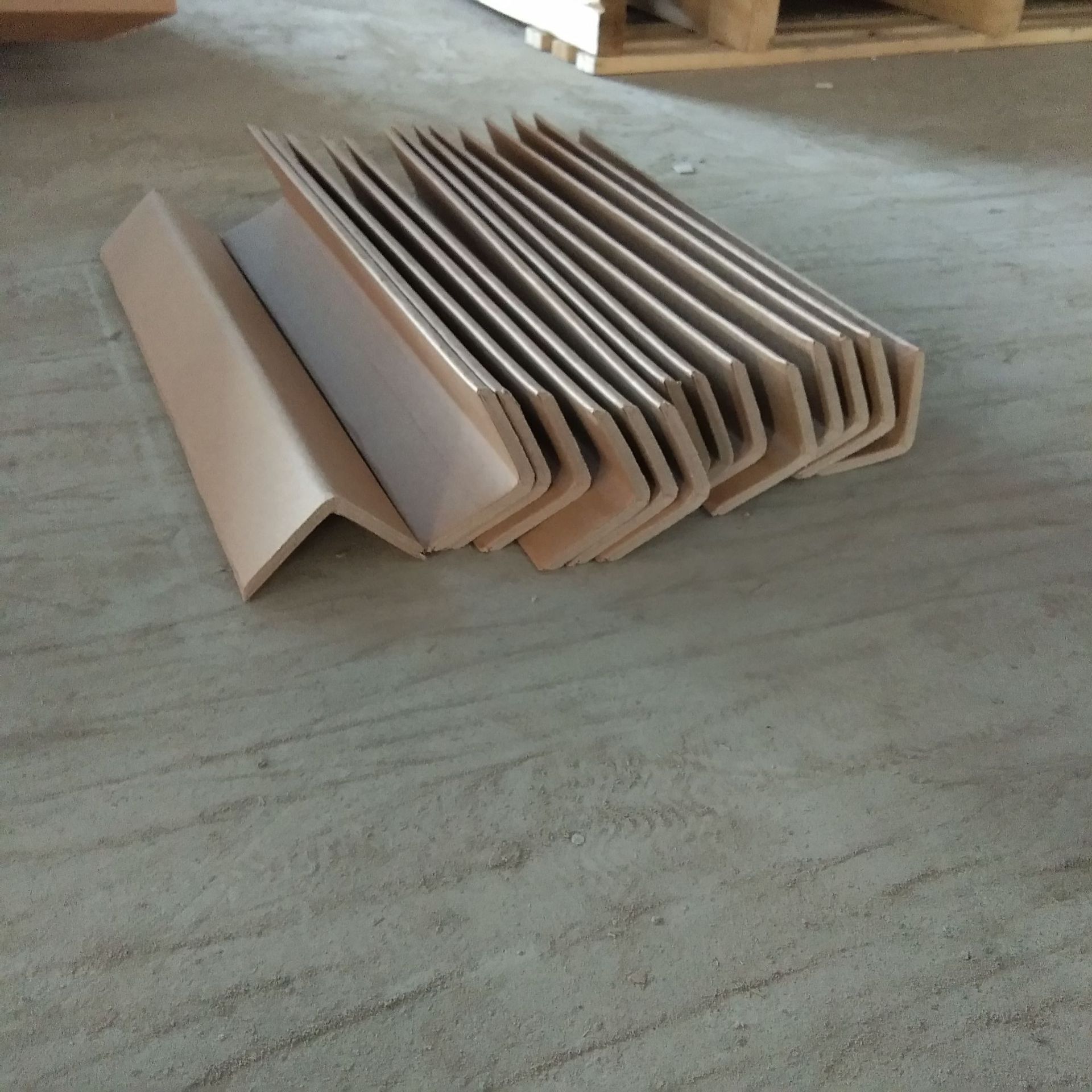 护角纸物流快递批发l型纸护角纸箱包装护角条三角形防撞纸护角