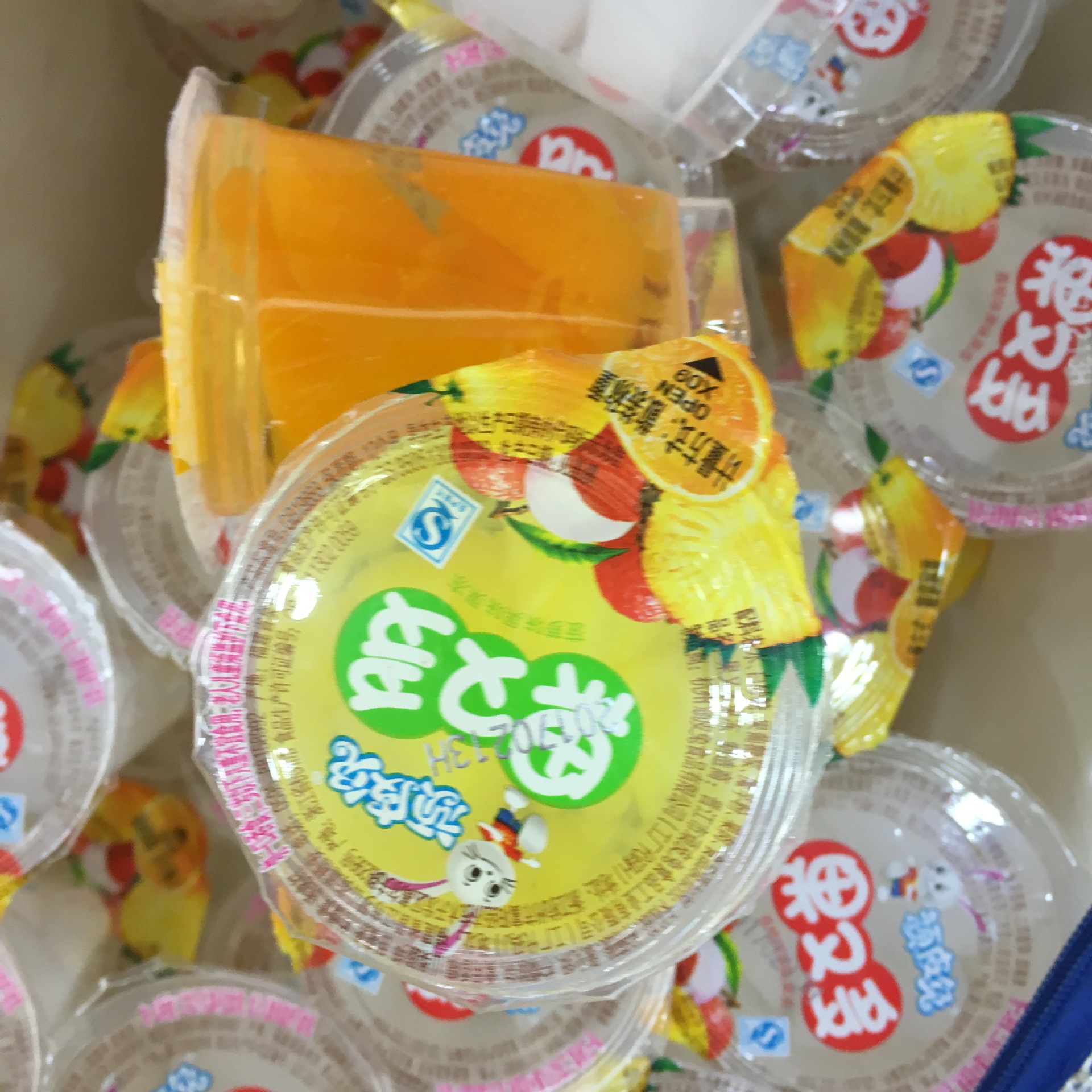 顽皮兔 果又多果肉小罐头果肉果冻 一箱10斤