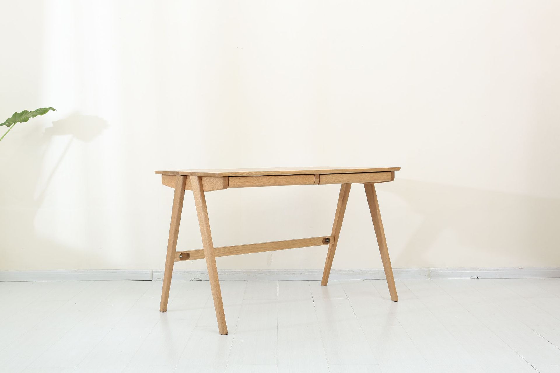 北欧简约斜腿书桌现代橡木实木写字台办公书桌木质电脑桌书房家具