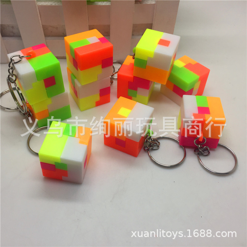 儿童正方形魔方拼图挂件 塑料钥匙扣 益智玩具 礼品小玩具批发