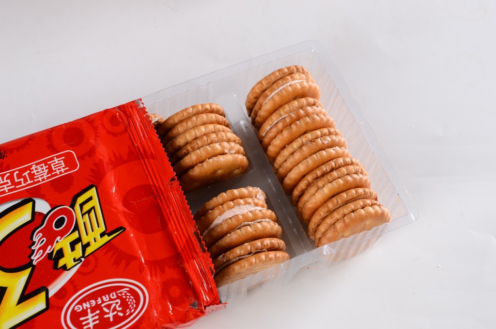 三夹二草莓巧克力夹心饼干210g*24包 三加二夹心饼贴牌代加工批发