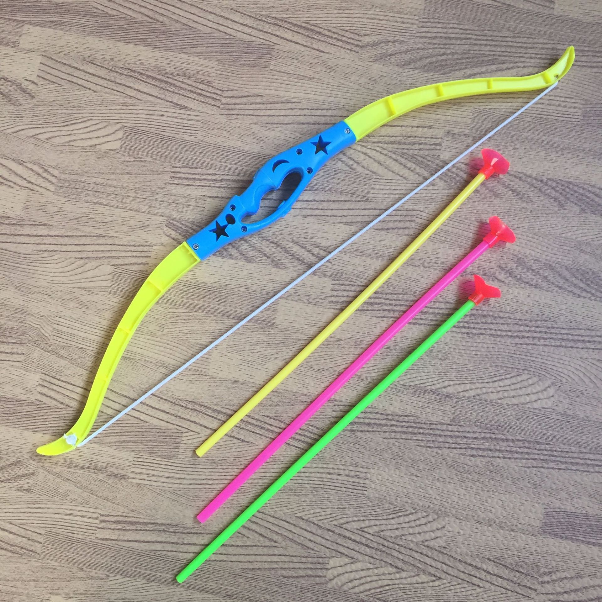 儿童玩具彩弓箭两元江湖地摊货源2元超市临沂厂家批发彩色弓箭