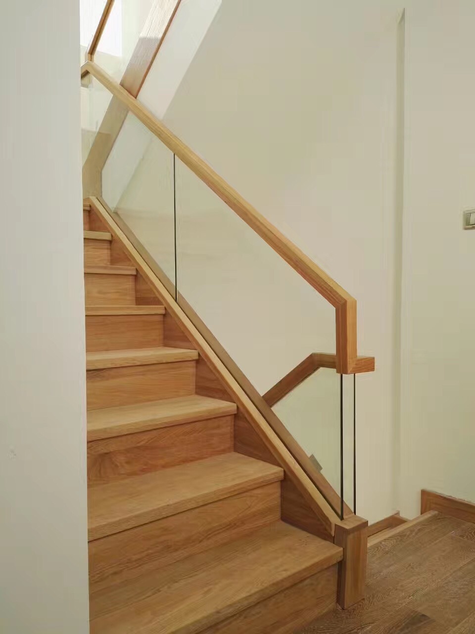 b2b-29972026512f6840397复式楼梯立柱的种类作者:b2b-29972026512f