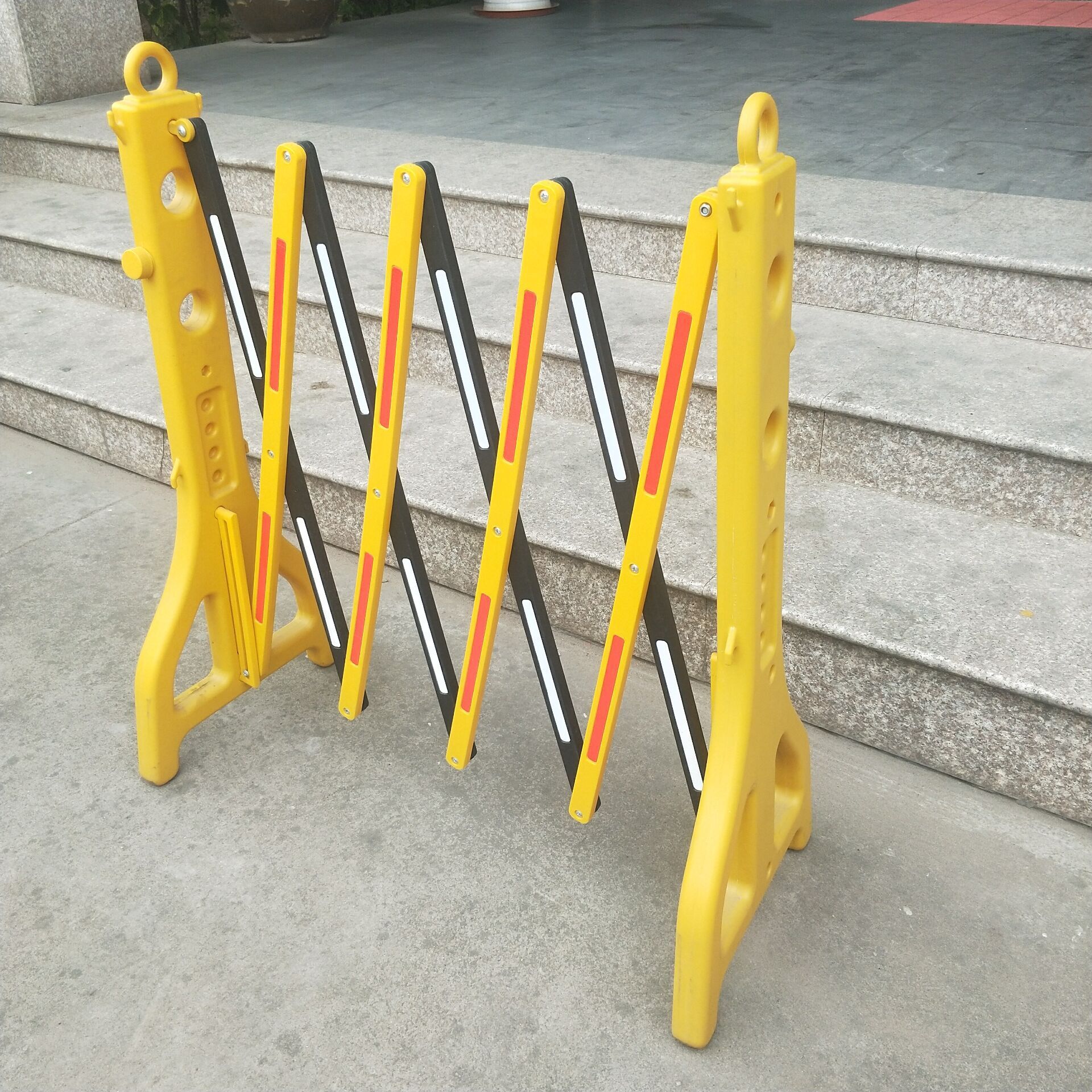 塑料折叠栅栏可伸缩注水围栏施工临时防护栏路障设施隔离水马围挡