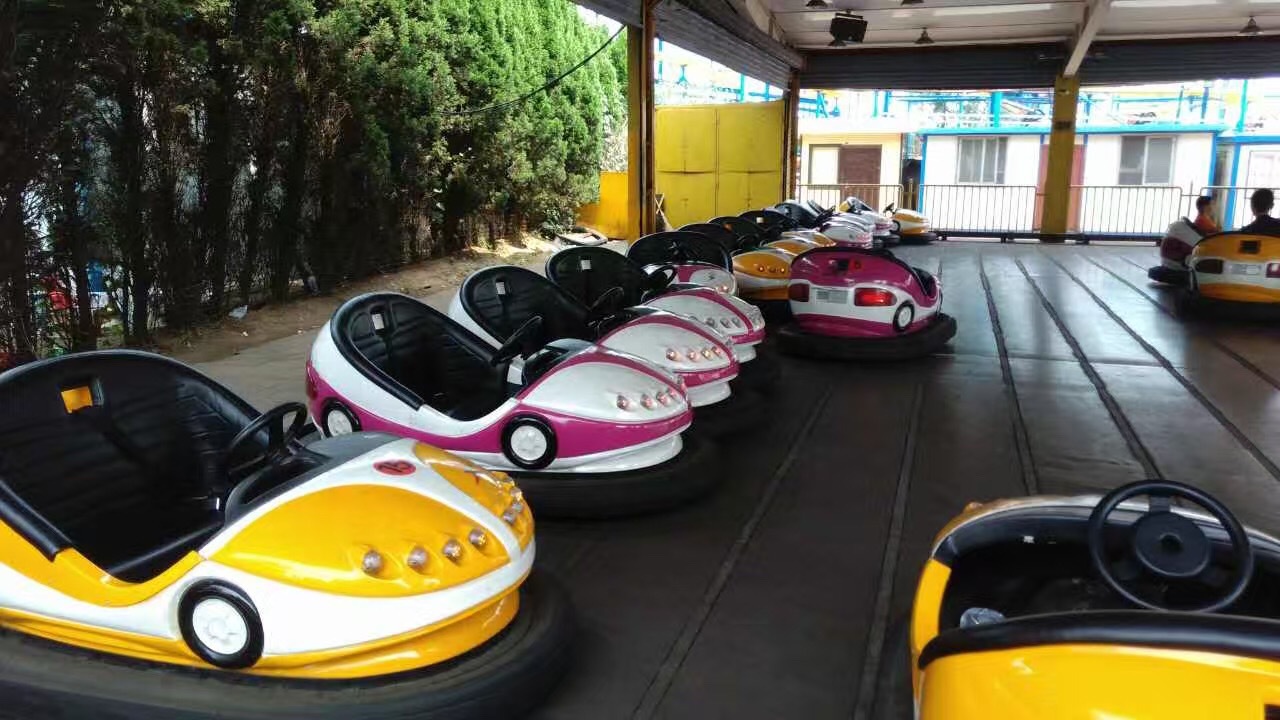 电瓶碰碰车,新型电瓶碰碰车,电瓶双人碰碰车,商场内的游乐设施
