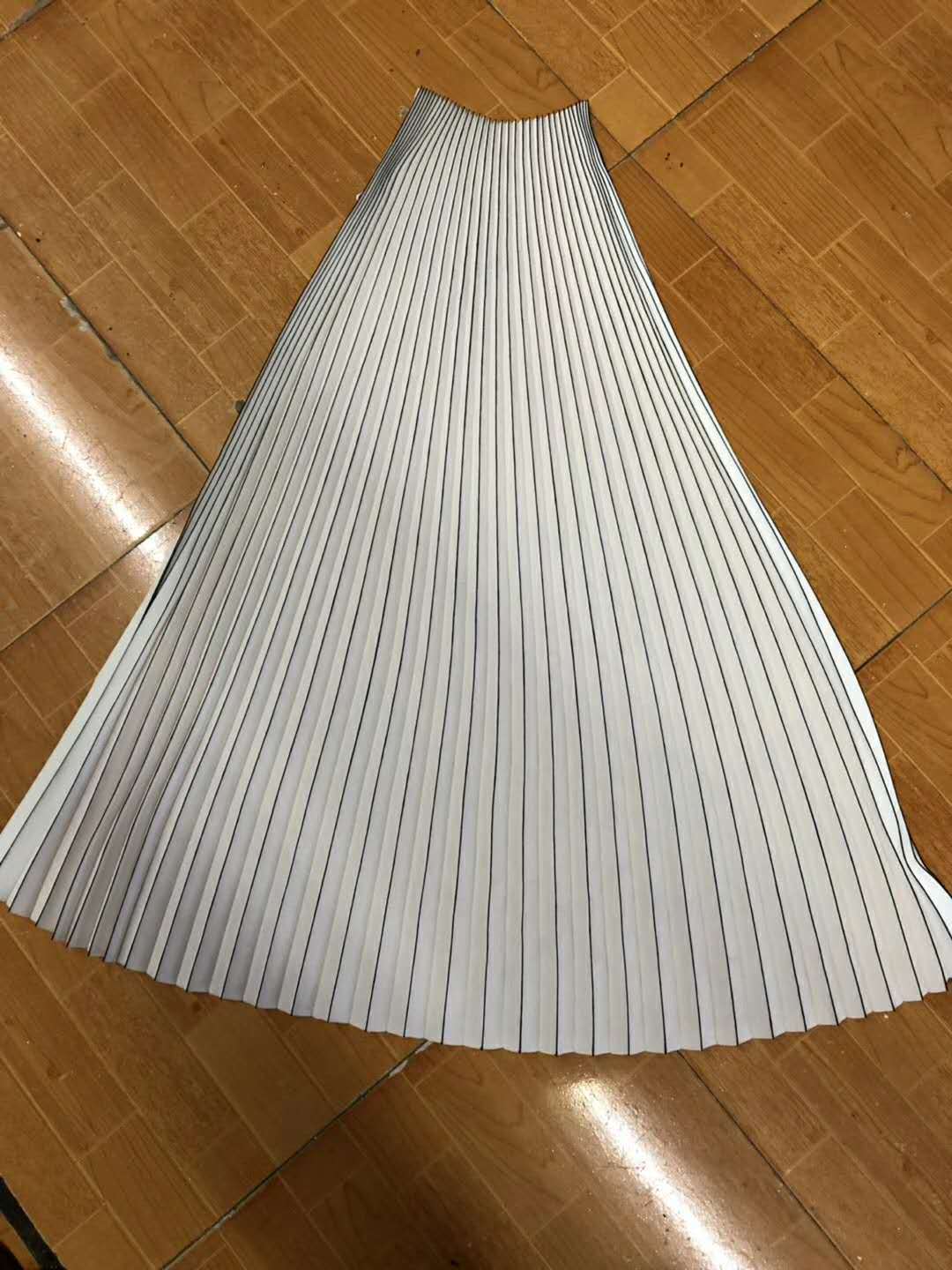 南通压裥工厂承接百褶裙裙片压褶印花加工 刷色 太阳褶