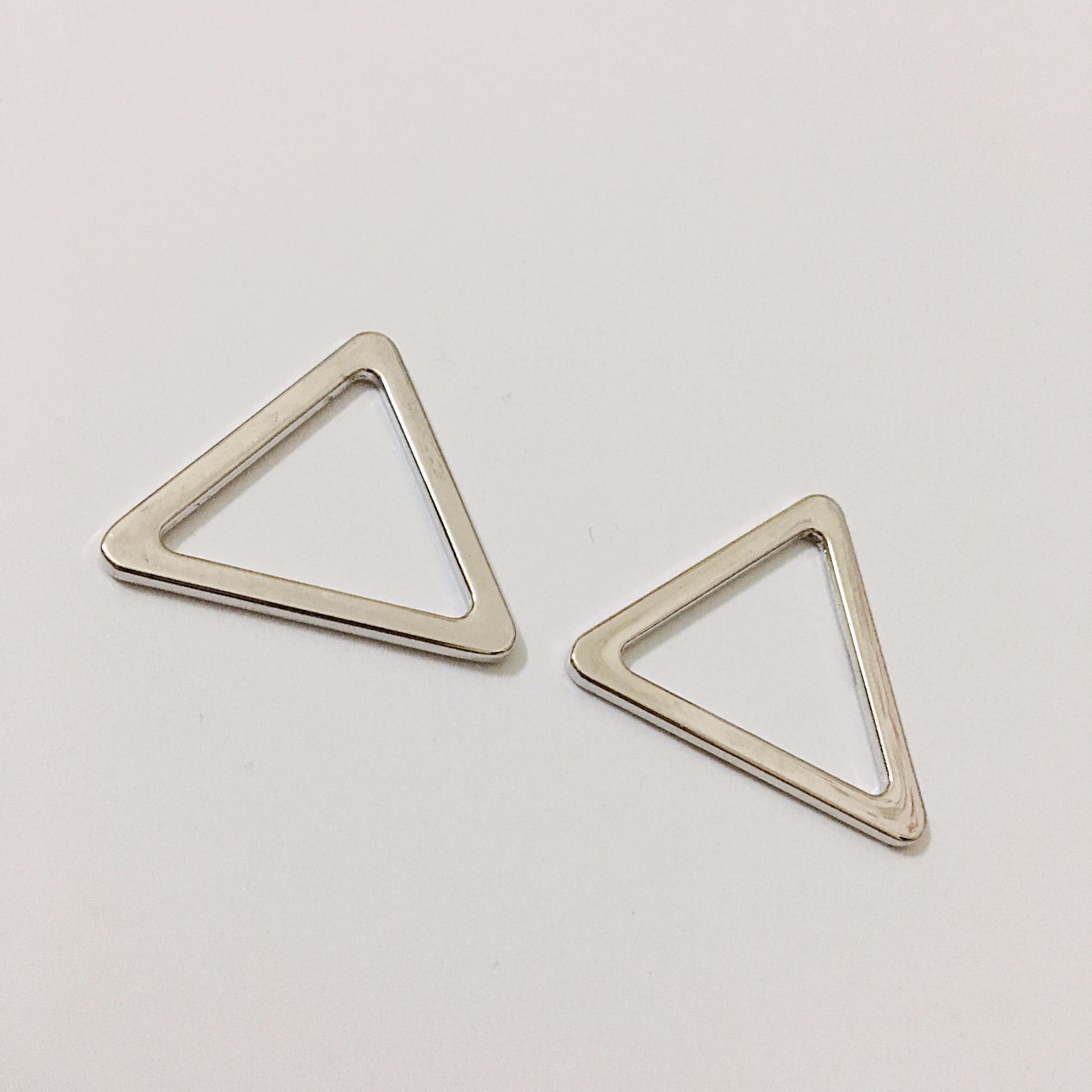 2018新款金属纽扣挂镀三角形包包扣大衣合金扣五金配件现货供应