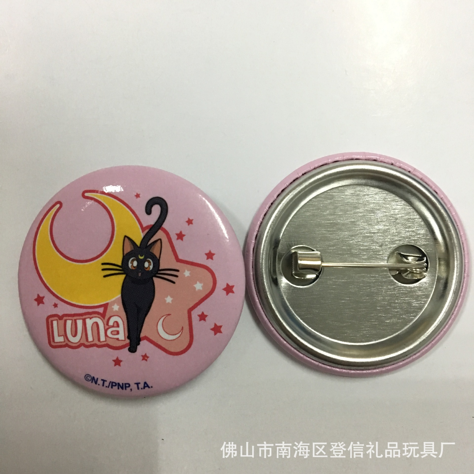 供应个性创意马口铁徽章 卡通动漫金属胸章定做 活动宣传礼品胸牌