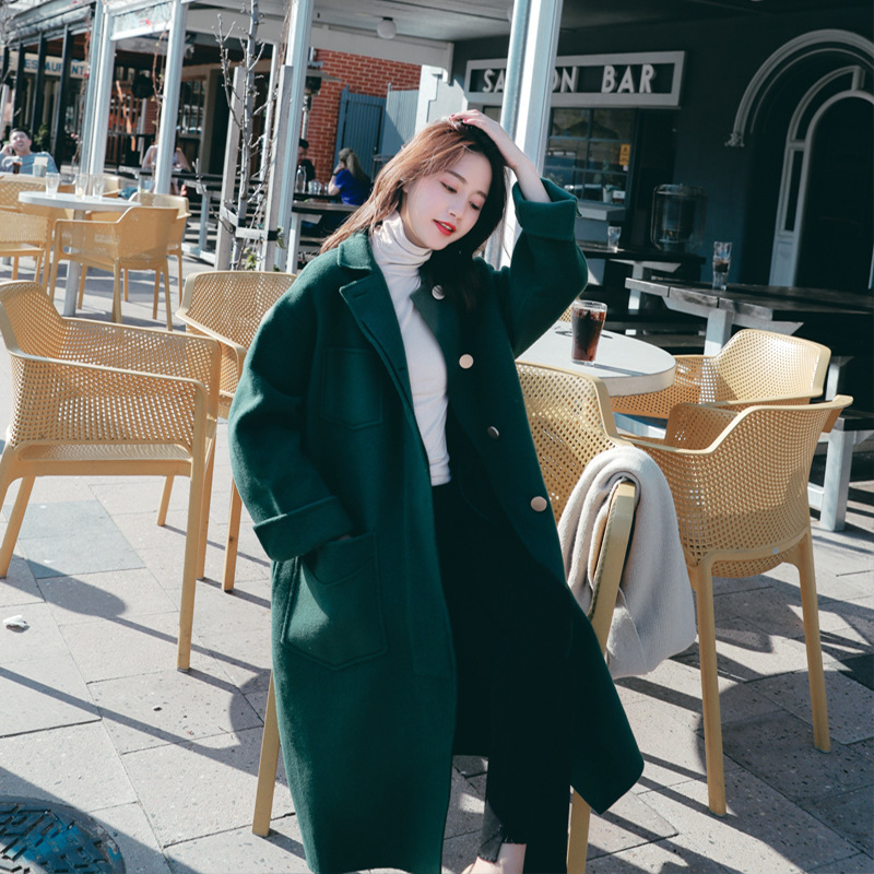 森林绿风衣图片