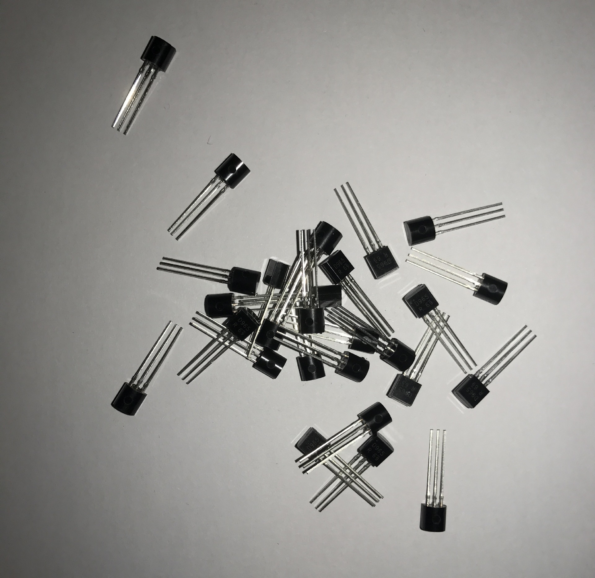 厂家直销pcr606可控硅节能灯常用电子元器件全新环保 品质保证￥0.