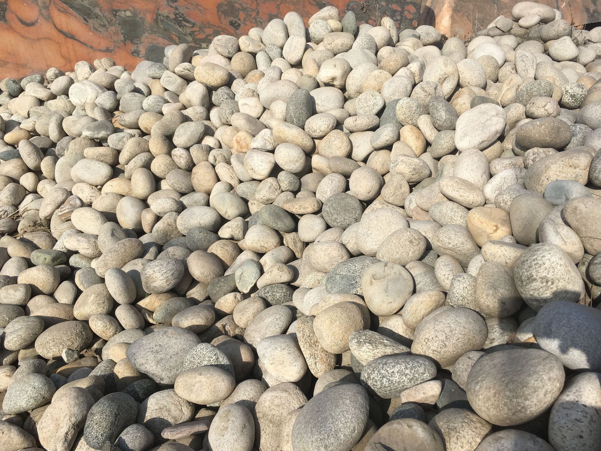 园林景观绿化鹅卵石厂家 广东灰白色鹅卵石产地广东灰白色鹅卵石