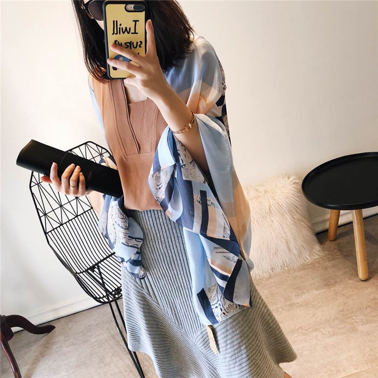 2018夏秋新款欧美时尚仿真丝围巾英伦风条纹丝巾海边旅游防晒披肩