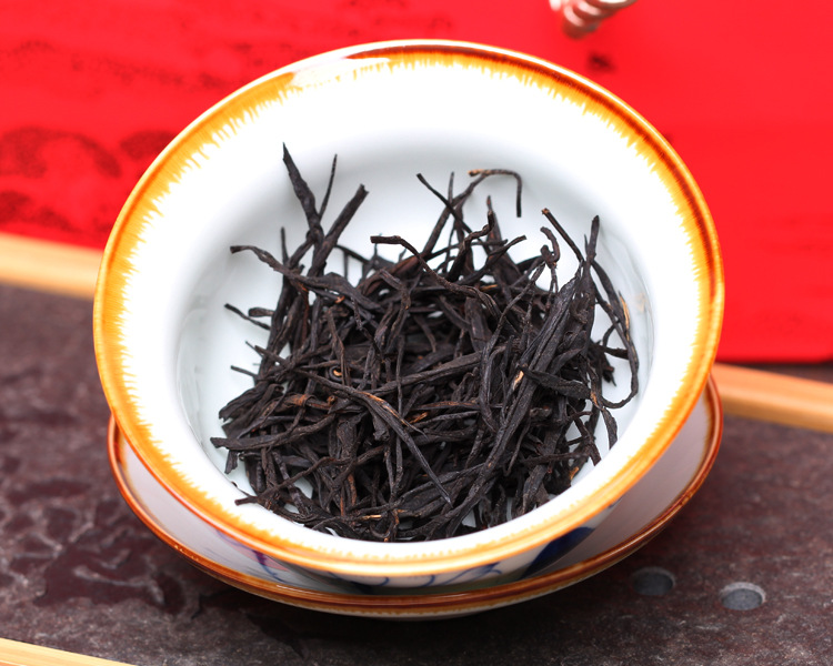 滇红茶云南凤庆滇红茶2021年中国红 黑美人红茶直条滇红 散装批发