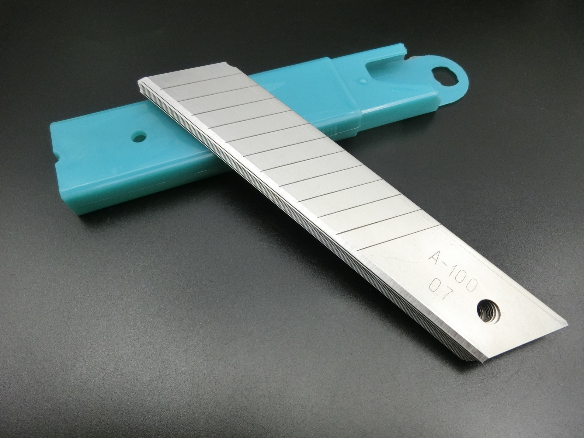 刀片刀片25mm批发纸刀毫米刀刀刀片厂家大号刀片裁纸25美工刀片壁