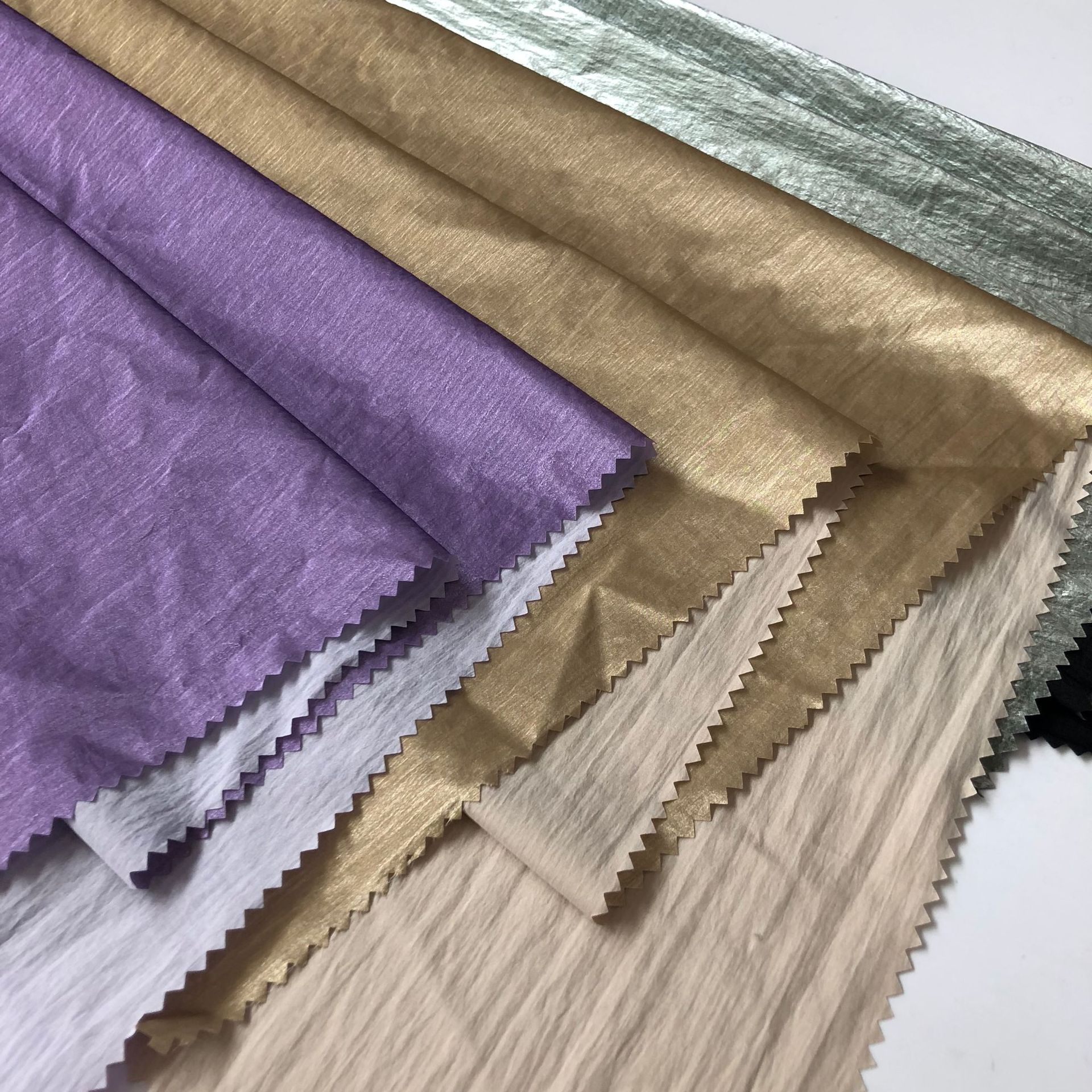 380t起皱尼丝纺涂层  丝绒感 珠光色  羽绒服面料