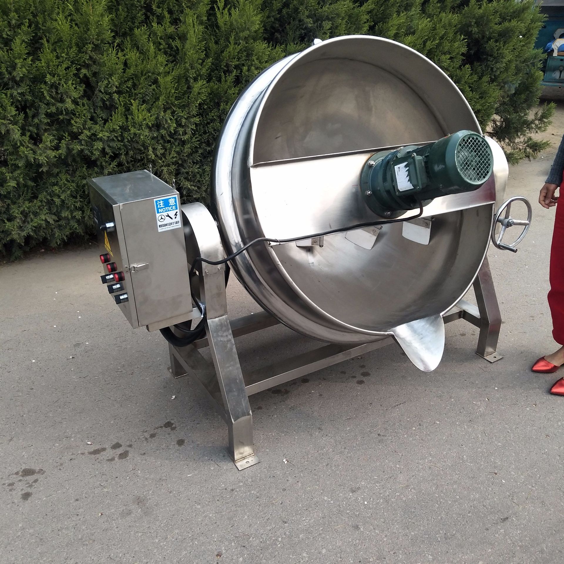 厂家直销电加热可倾斜夹层锅 带搅拌可调速行星搅拌炒锅 蒸煮烫锅