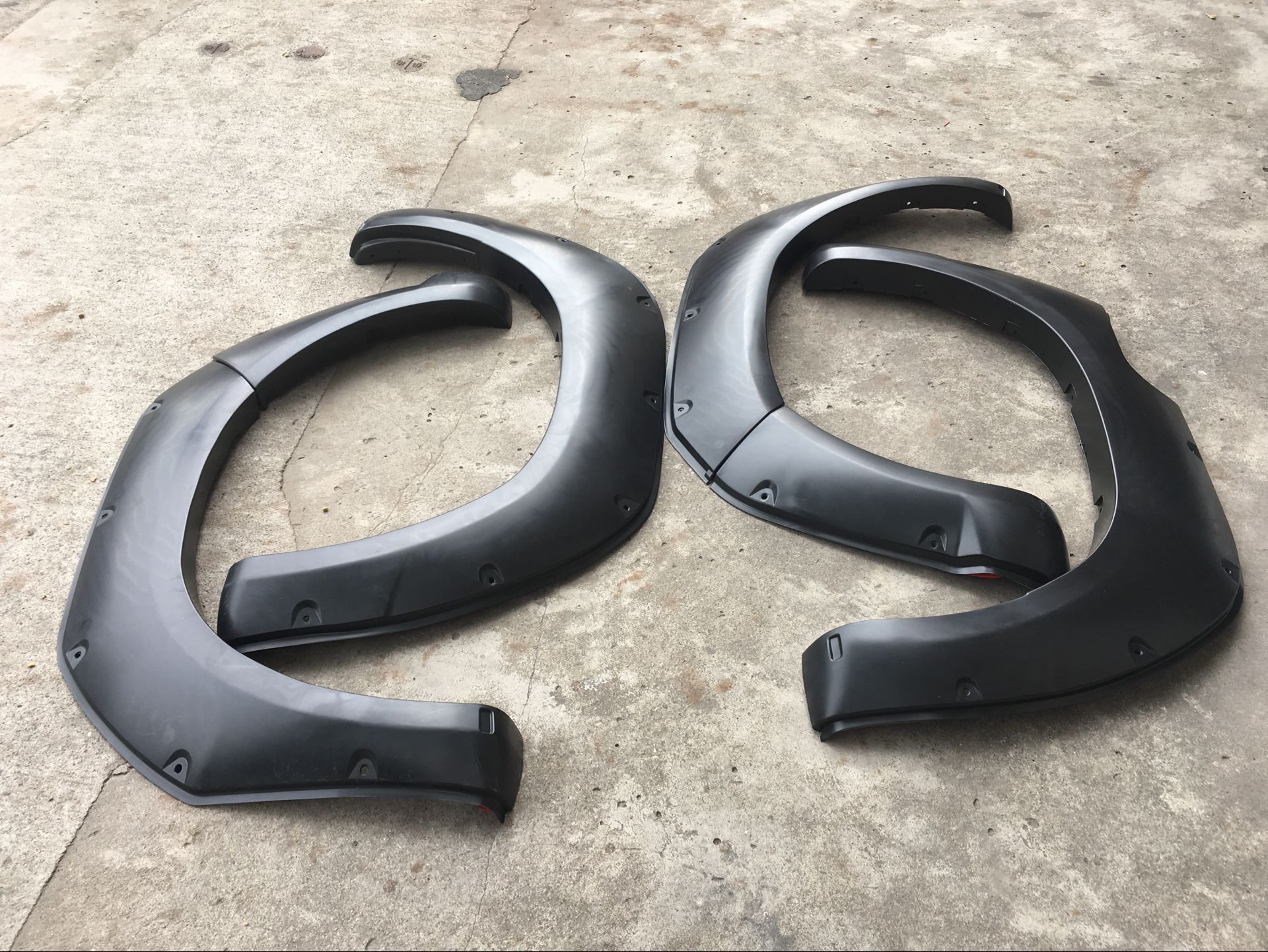 汽车改装塑料轮眉丰田revo吸塑加工 abs塑料加厚汽车轮眉定制