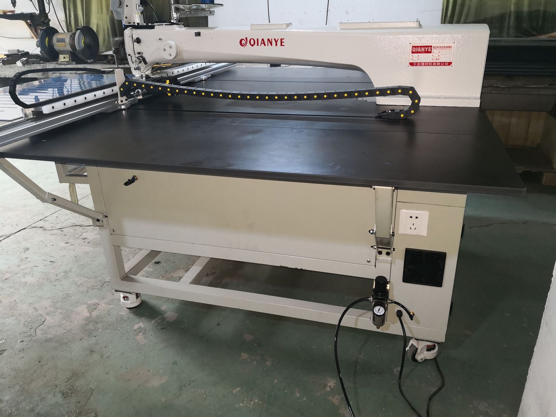 电脑模板机 服装模版机 长臂汽车脚垫花样机 羽绒服模版机