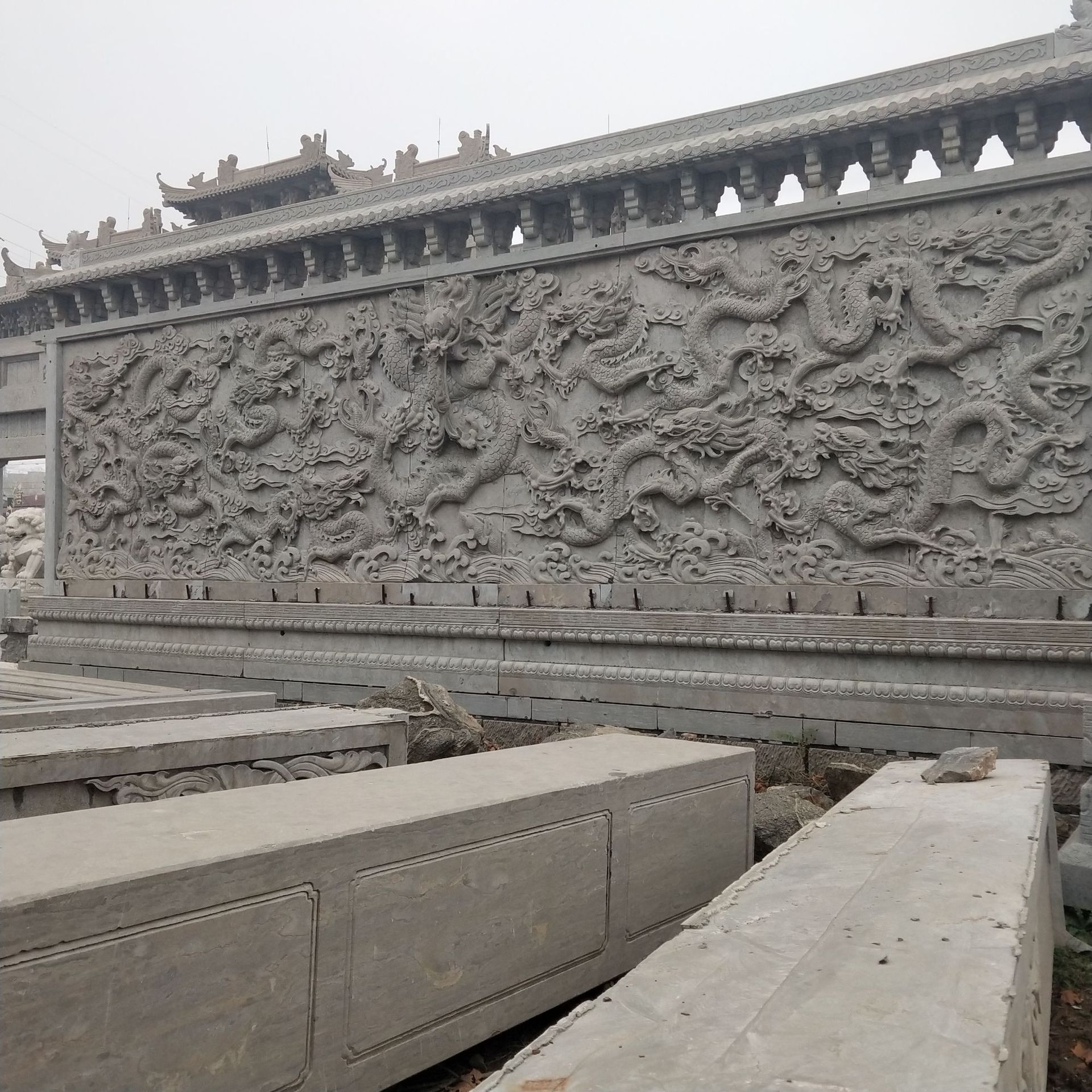 厂家制作安装石雕九龙壁  建筑物入口影视墙 花岗岩九龙壁