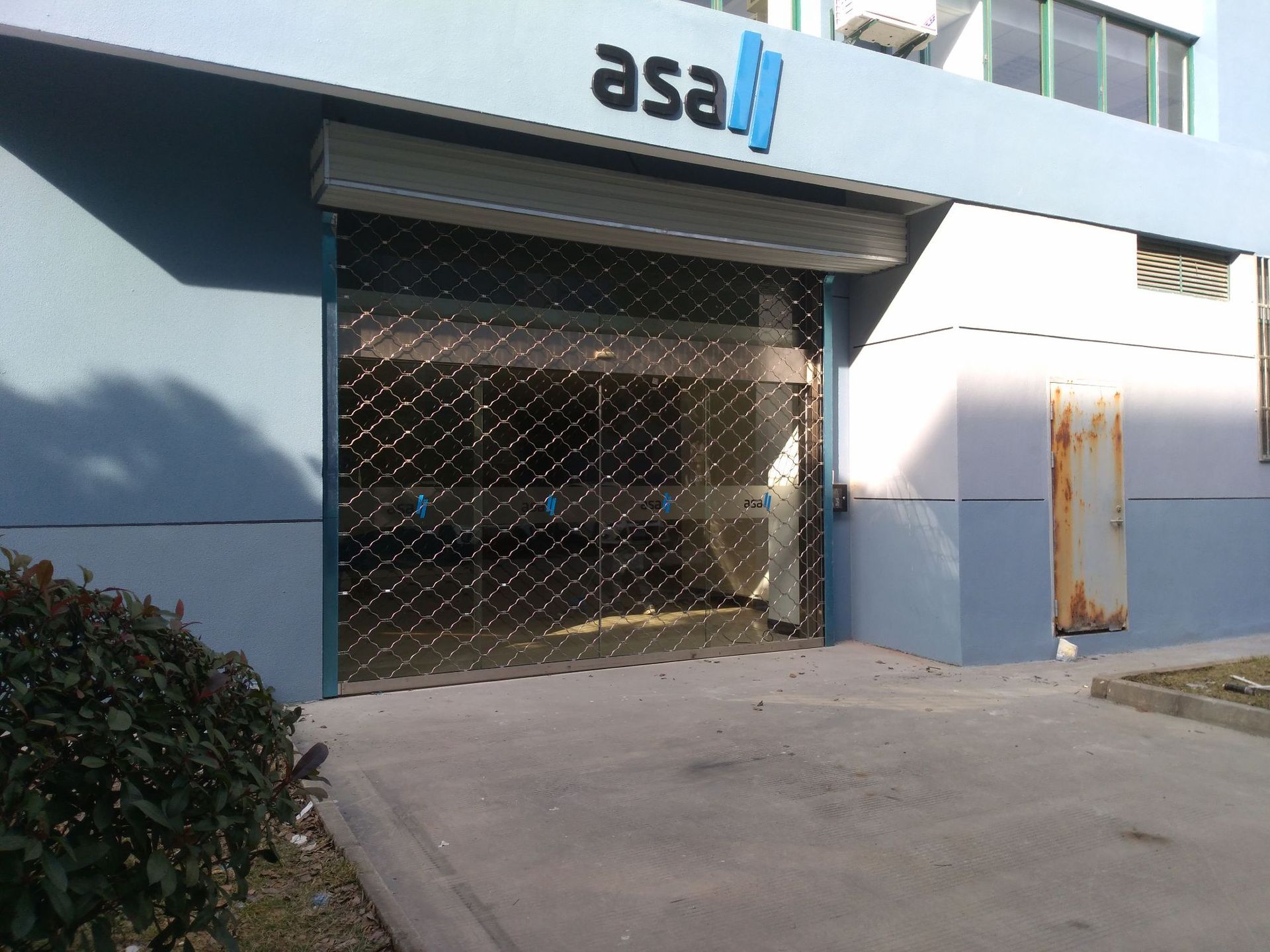 不锈钢网闸电动卷帘门 镂空卷闸门 商场网格电动卷帘门 网型门