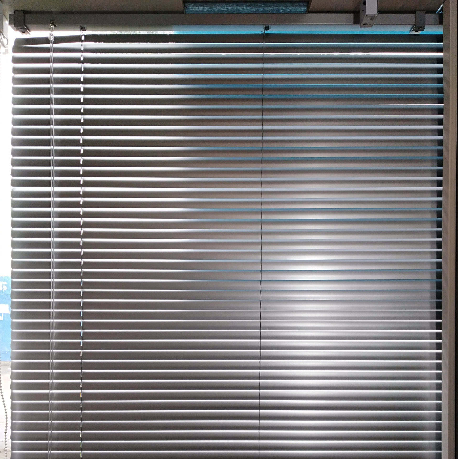 厂家直销专业制作手动百叶帘 中空百叶帘 办公室电动百叶工程窗帘