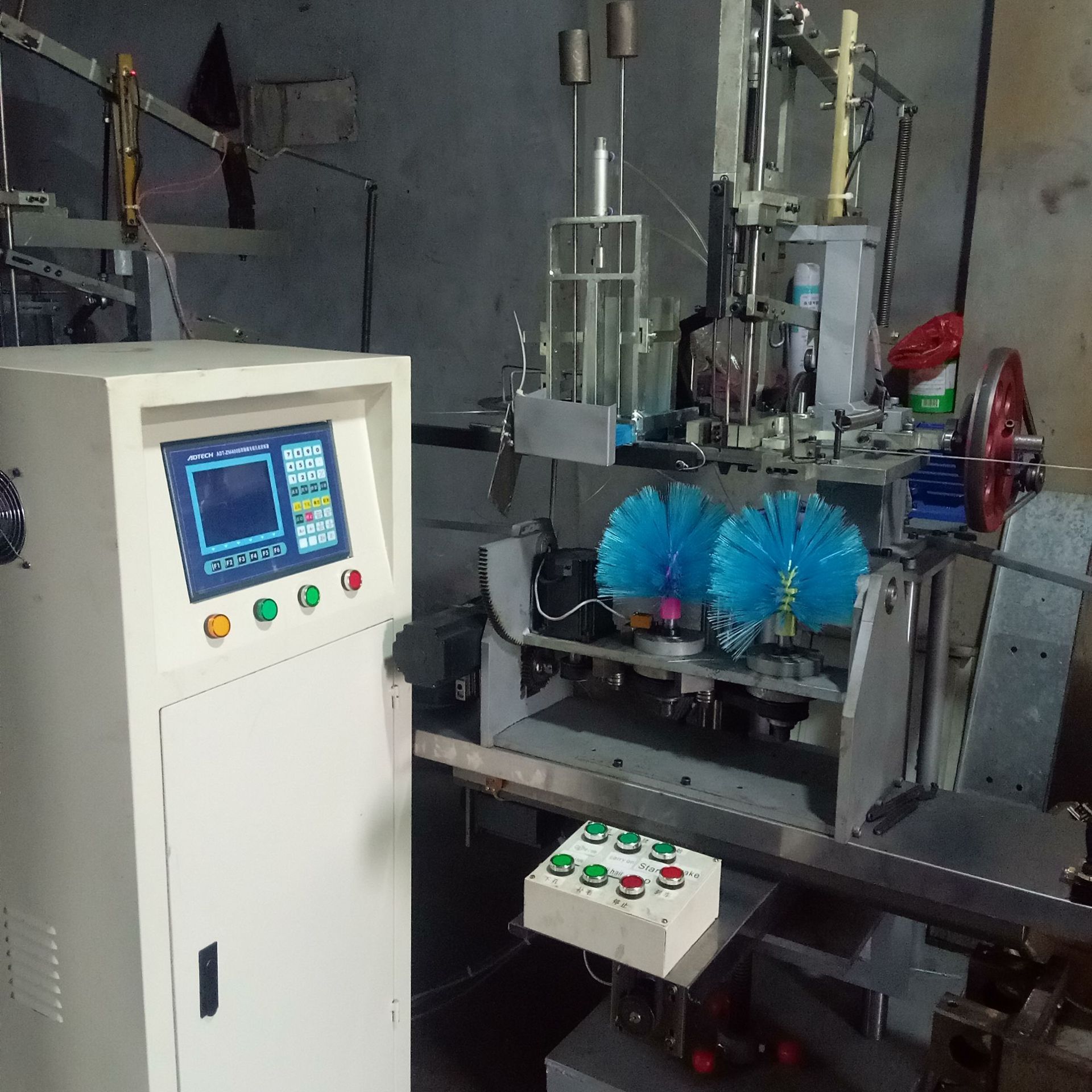 植毛机 全自动数控刷子植毛机创业设备