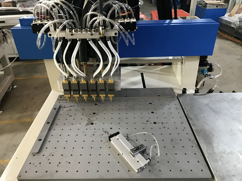 厂家直销6色热熔胶点胶机tpr窗贴点胶机圣诞老人窗贴全自动滴塑机