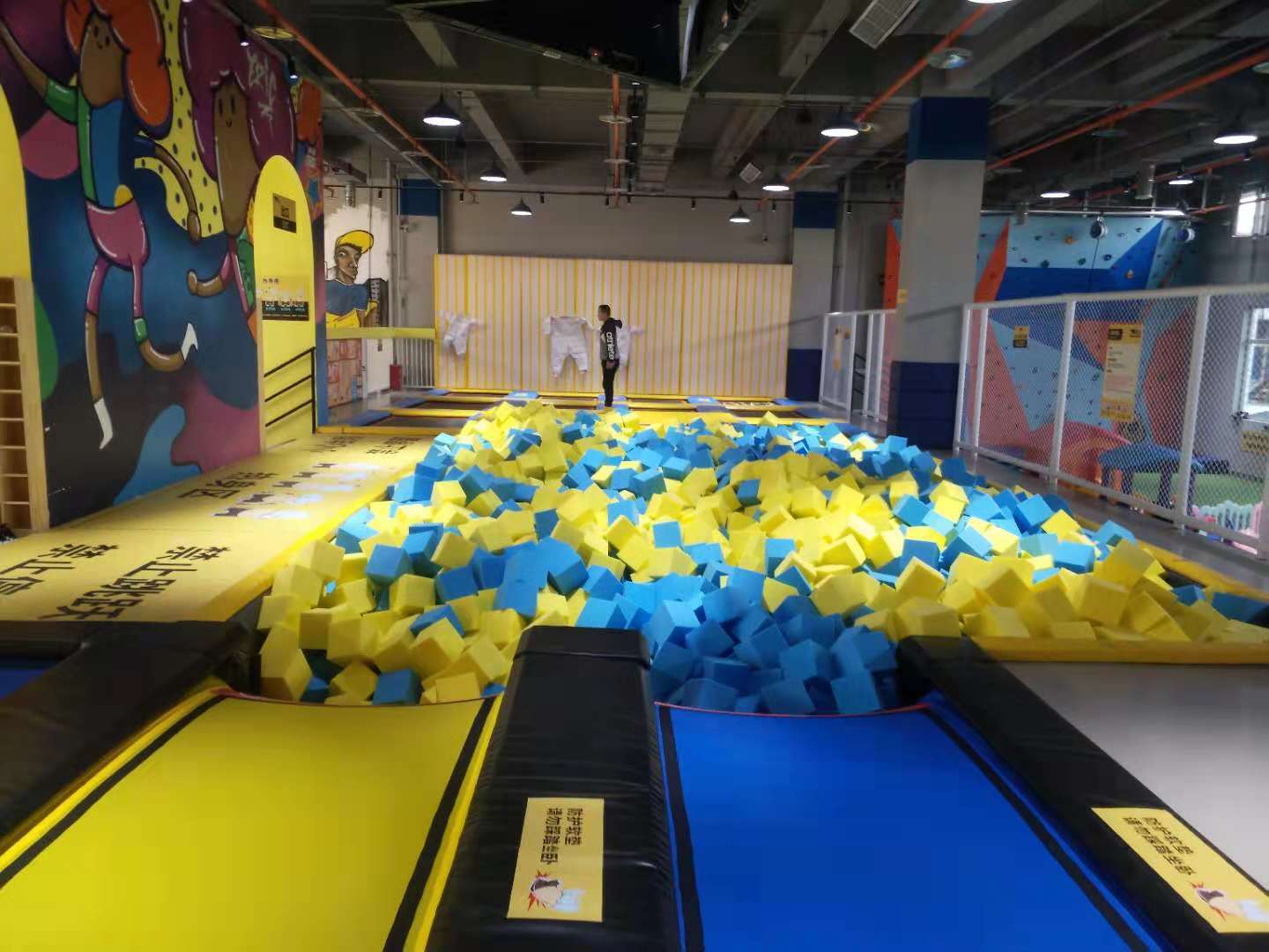 大型蹦床公园 成人健身超级蹦床 抖音网红蹦床 儿童蹦床淘气堡