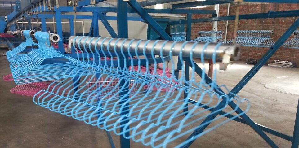 福雅衣架成人浸塑加厚防锈无接痕晾晒衣架 地摊纯色衫架厂家直销