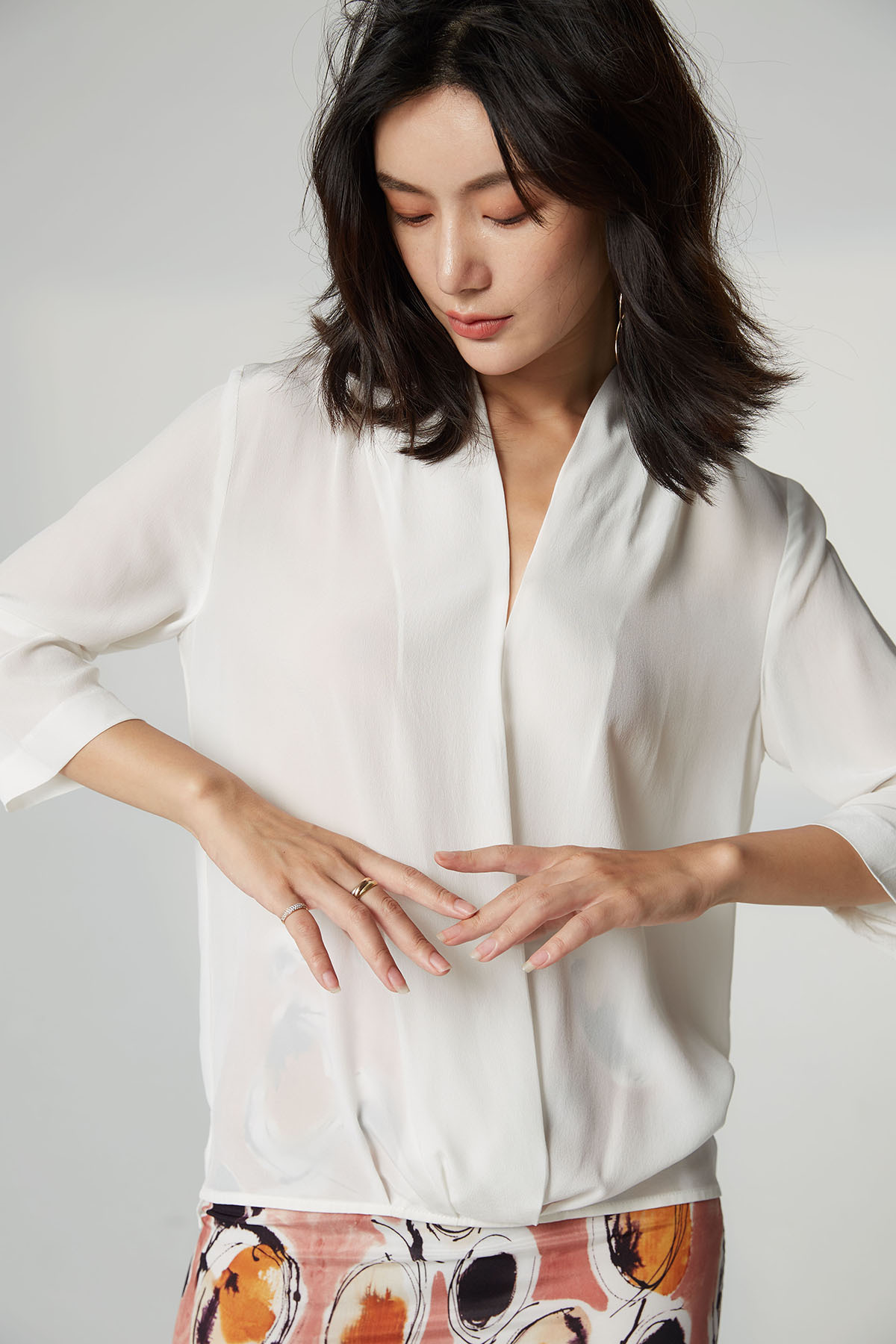 现货淑女气质穿搭自带美颜七分袖白色v领真丝衬衫女日系女初恋风