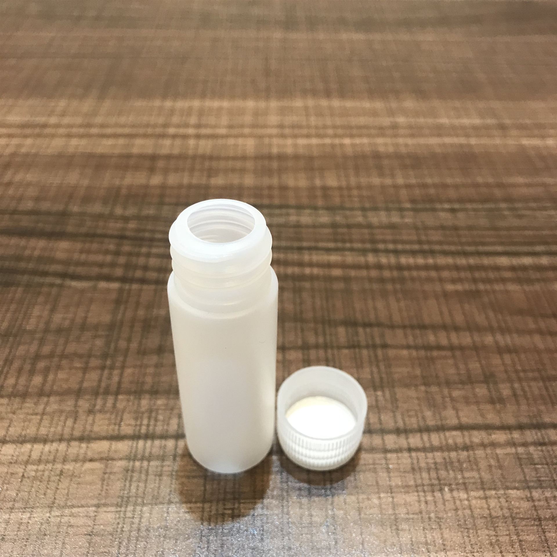 厂家直销 现货供15ml双氧奶瓶药用塑料瓶密封塑料瓶