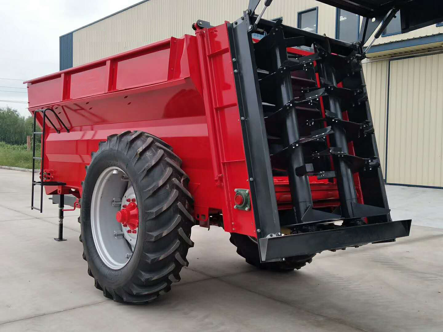 厂家拖拉机牵引式双盘2.5吨撒肥车撒粪车撒肥机