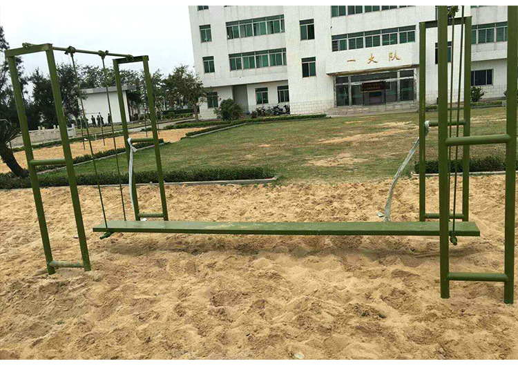 部队训练攀爬架旋梯体能运动训练浪木滚轮军事训练体育用品批发