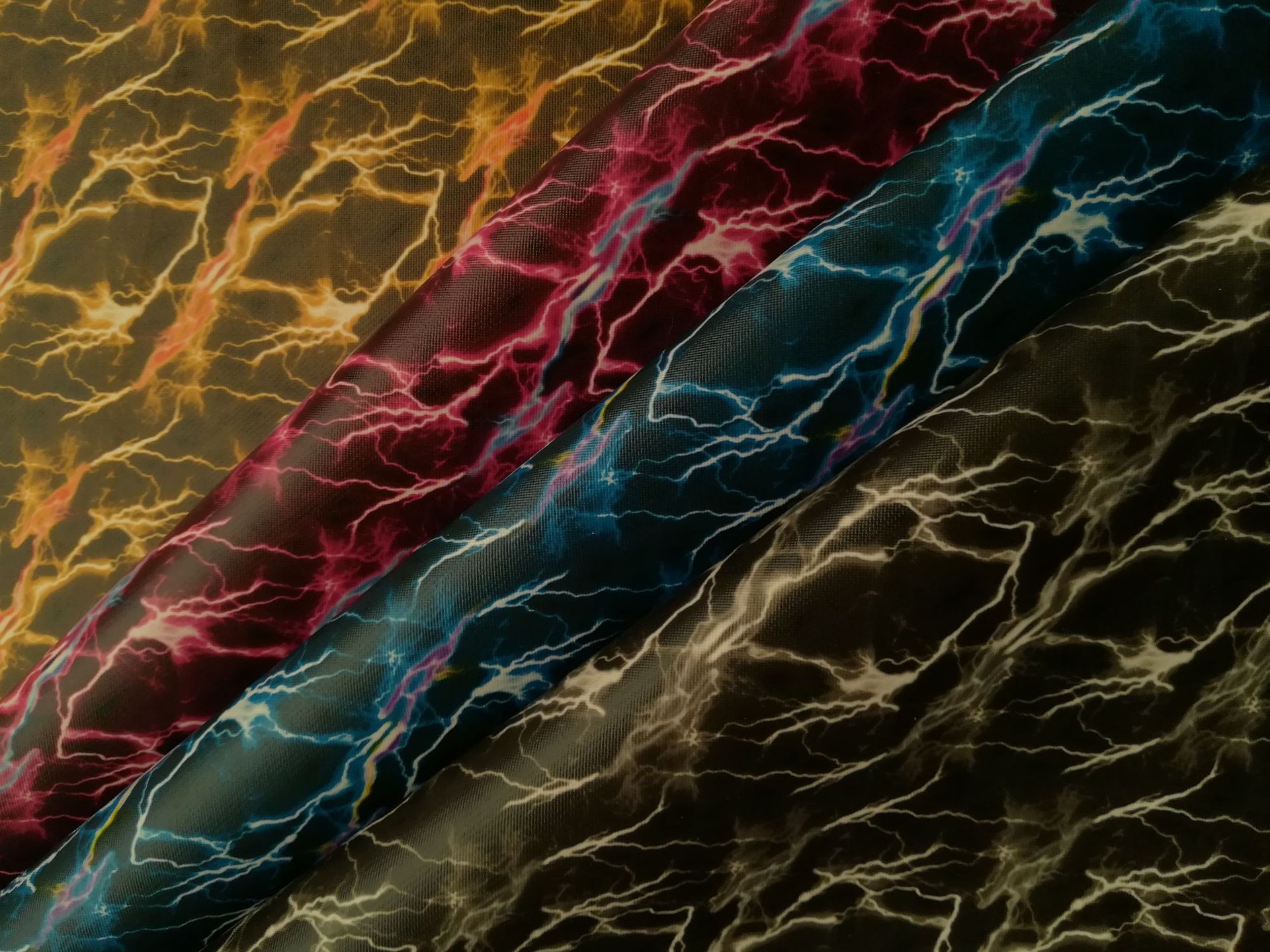 厂价直销闪电纹彩色霹雳图化妆包餐具袋墙面装饰流行花型皮革