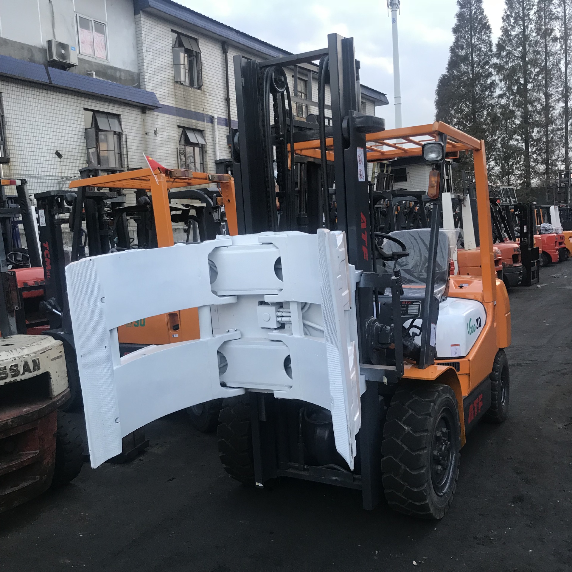 供应优质二手3吨小松合力夹刨机叉车 电动内燃4米4.5米夹抱叉车