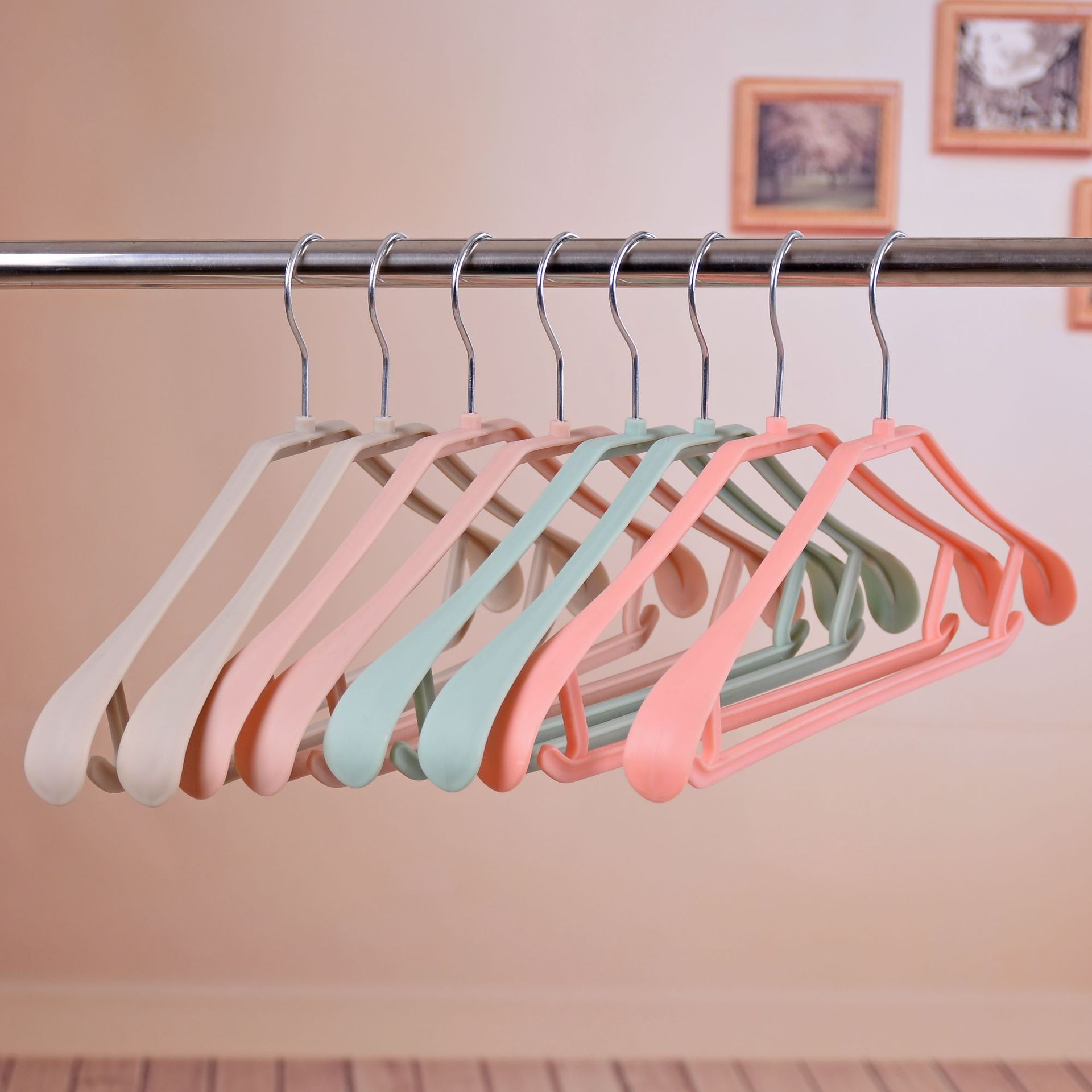 家用多功能肩宽晾晒衣架塑料成人衣服架子防滑衣挂架西服衣撑批发