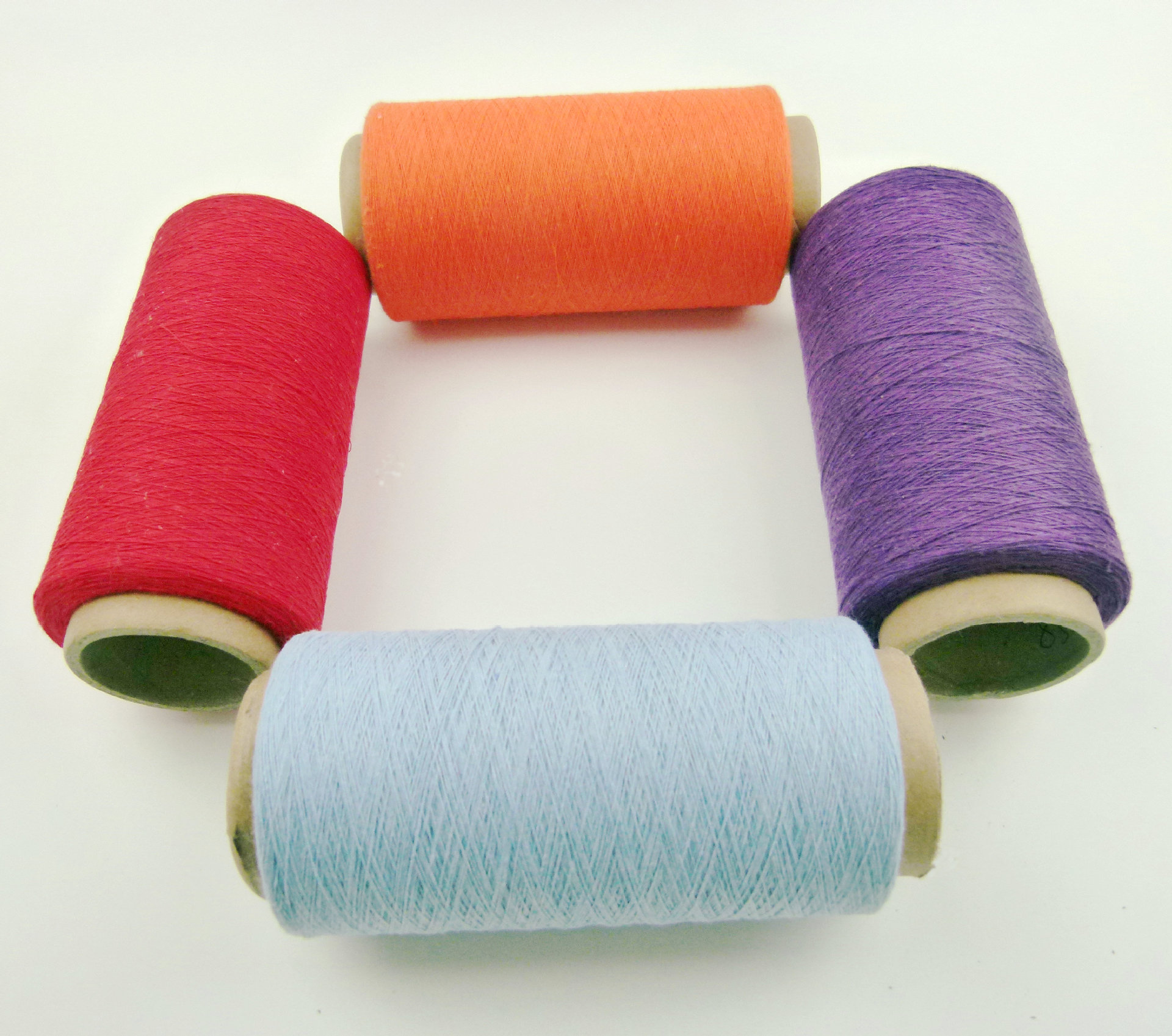 苍南厂家供应环锭纺32支纯涤色纺纱 针织涤纶纱线 有色涤纶纱批发