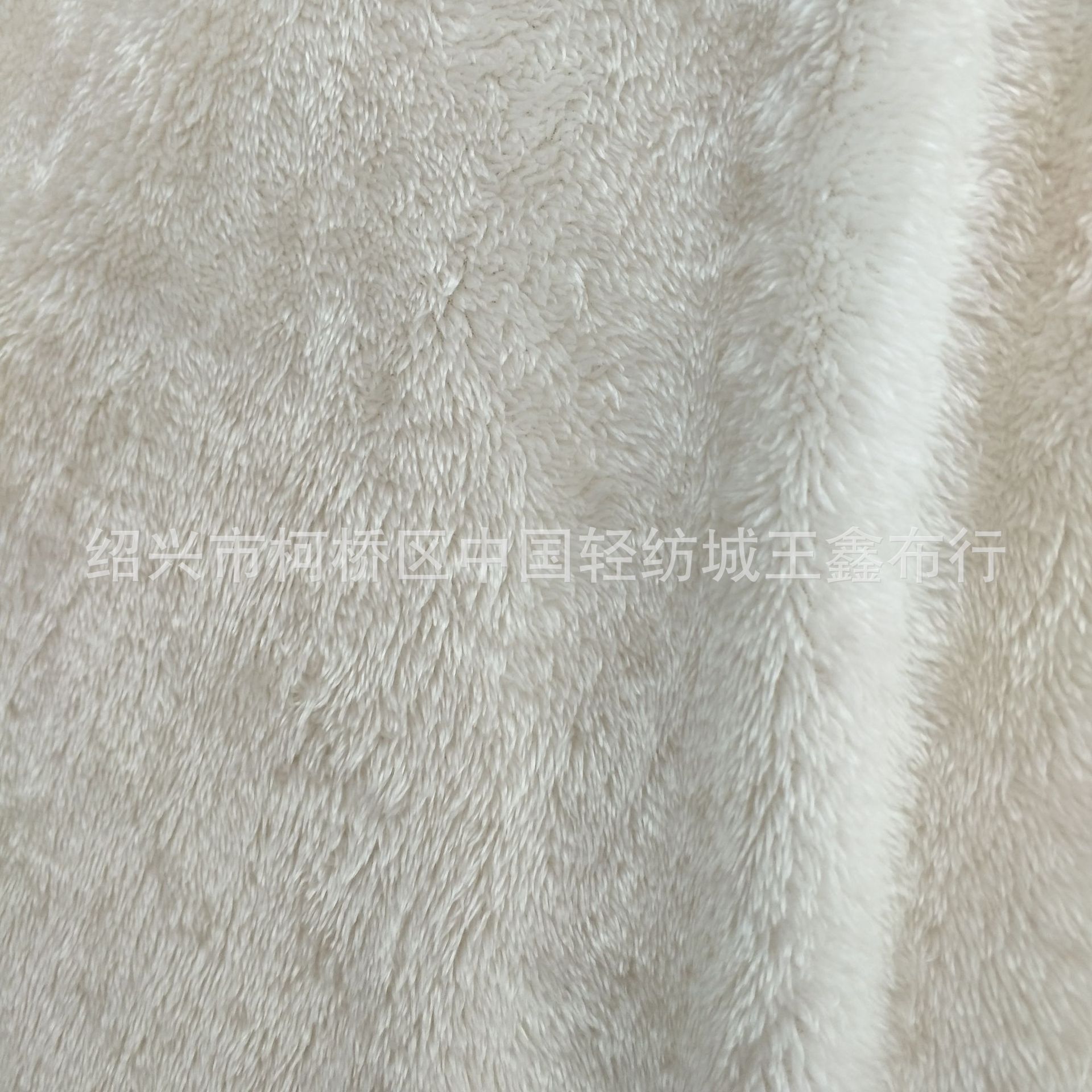 专业生产白色单面北极绒优质素色全涤北极绒针织毛绒面料睡衣时装