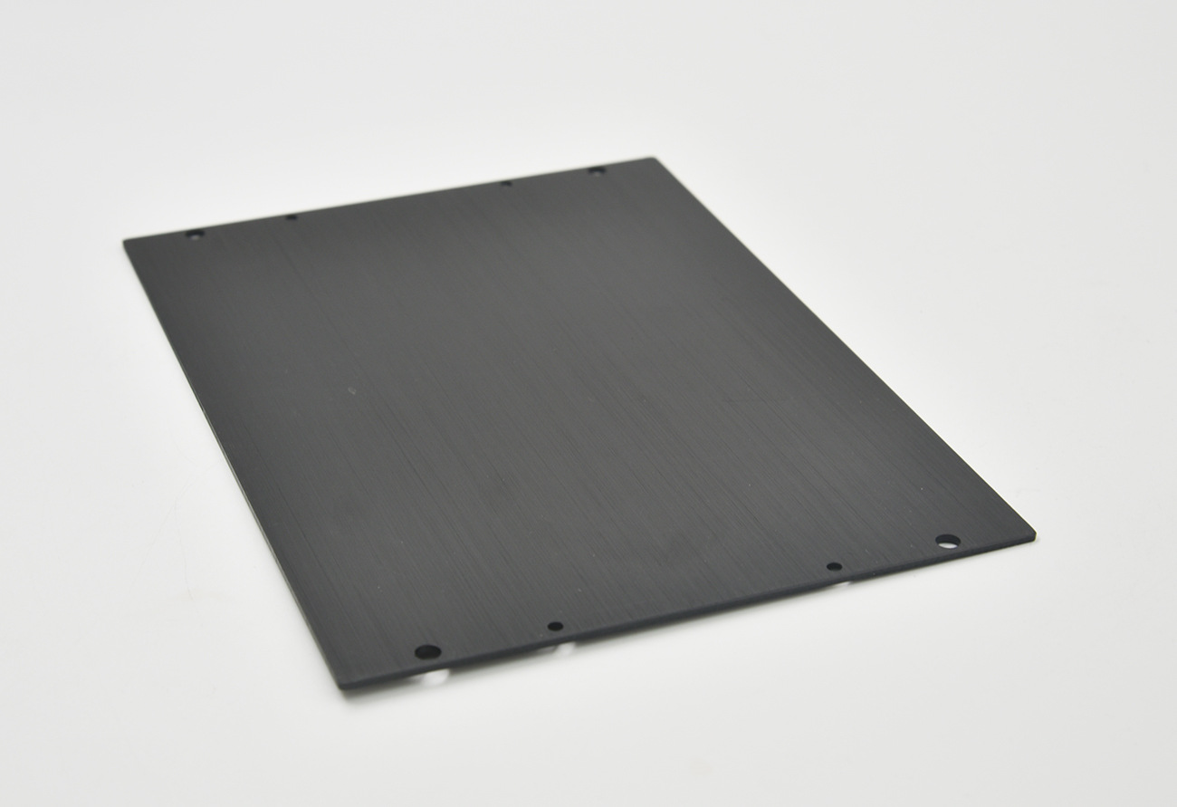 表面效果:常用表面处理方式包括喷砂,拉丝,烤漆,电镀,阳极氧化,镭射等