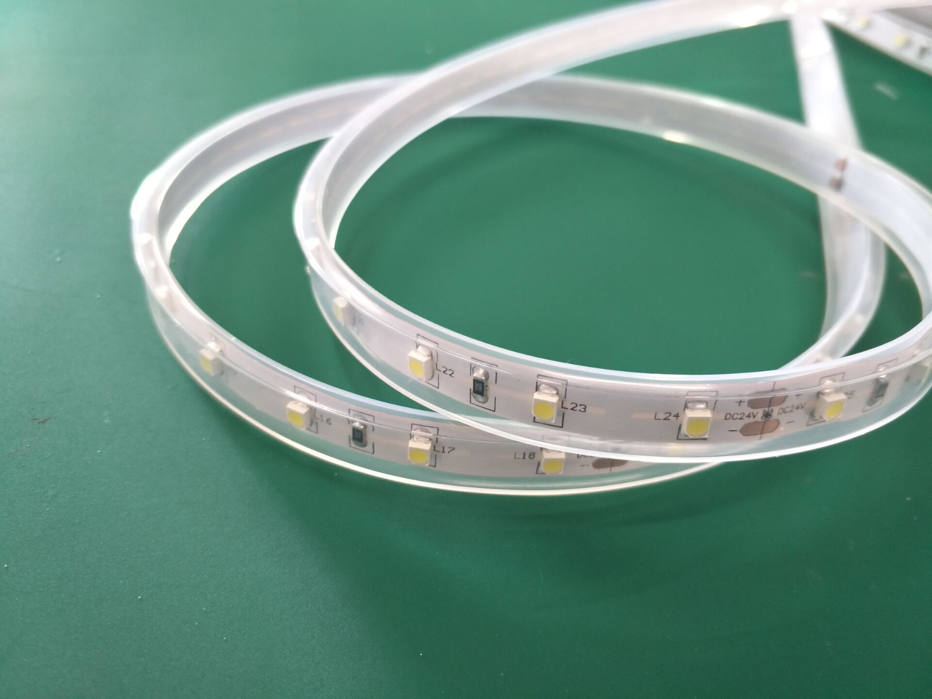 户外3528灯条60灯一米dc12v套管注胶ip68低压软灯带环保硅胶封装